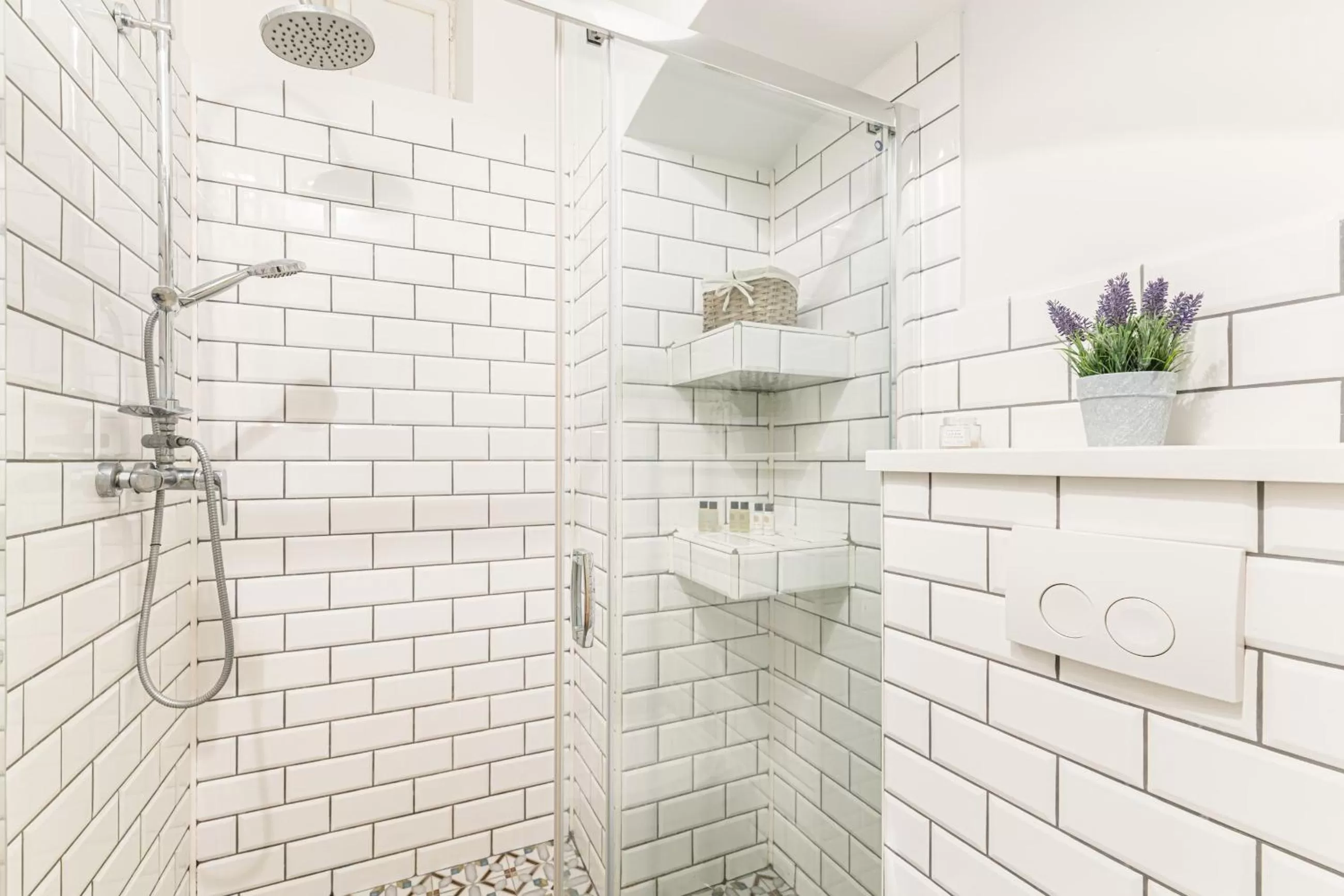Bathroom in ALBERT RESIDENCE with PARKING