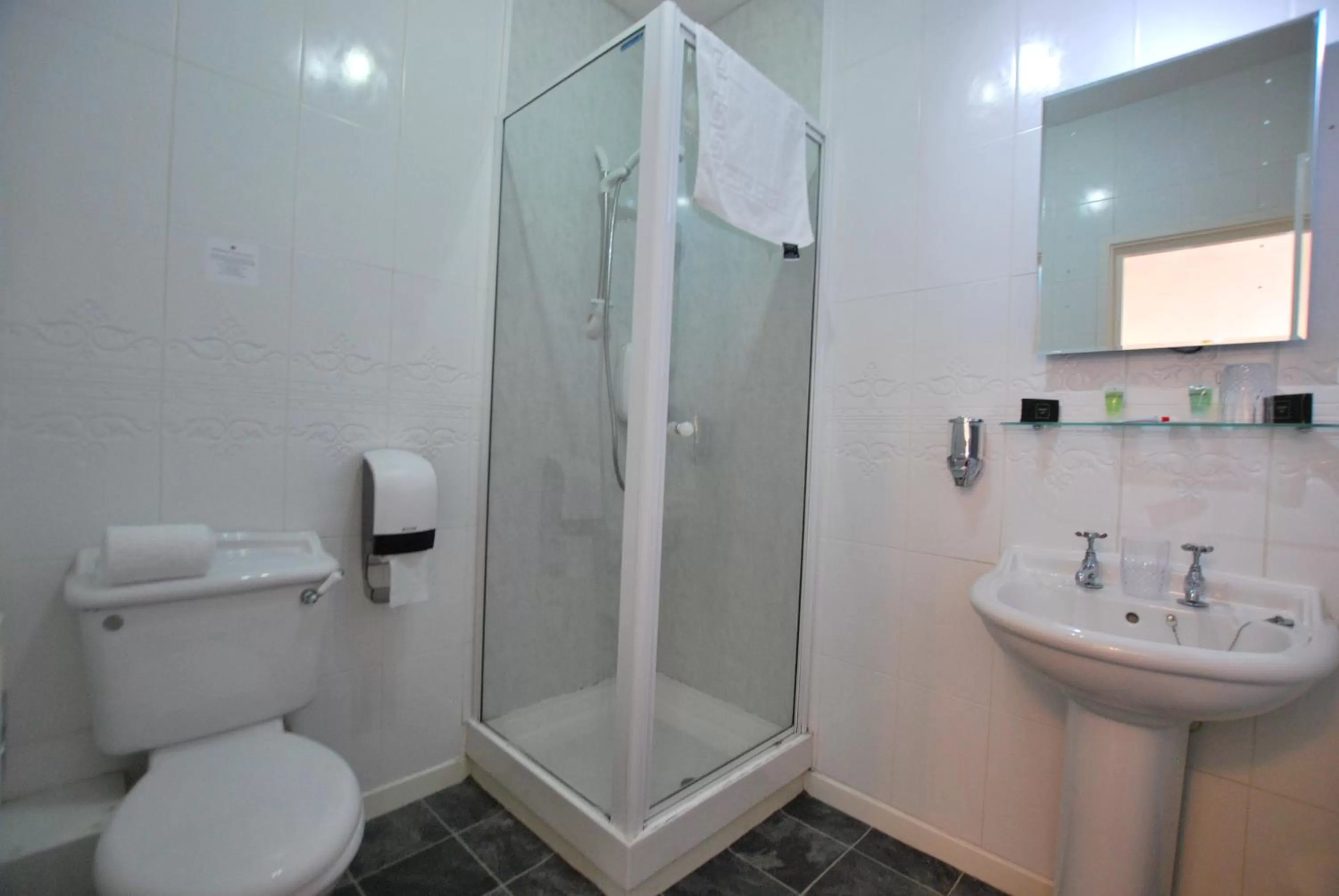 Shower in Ye Olde Fighting Cocks