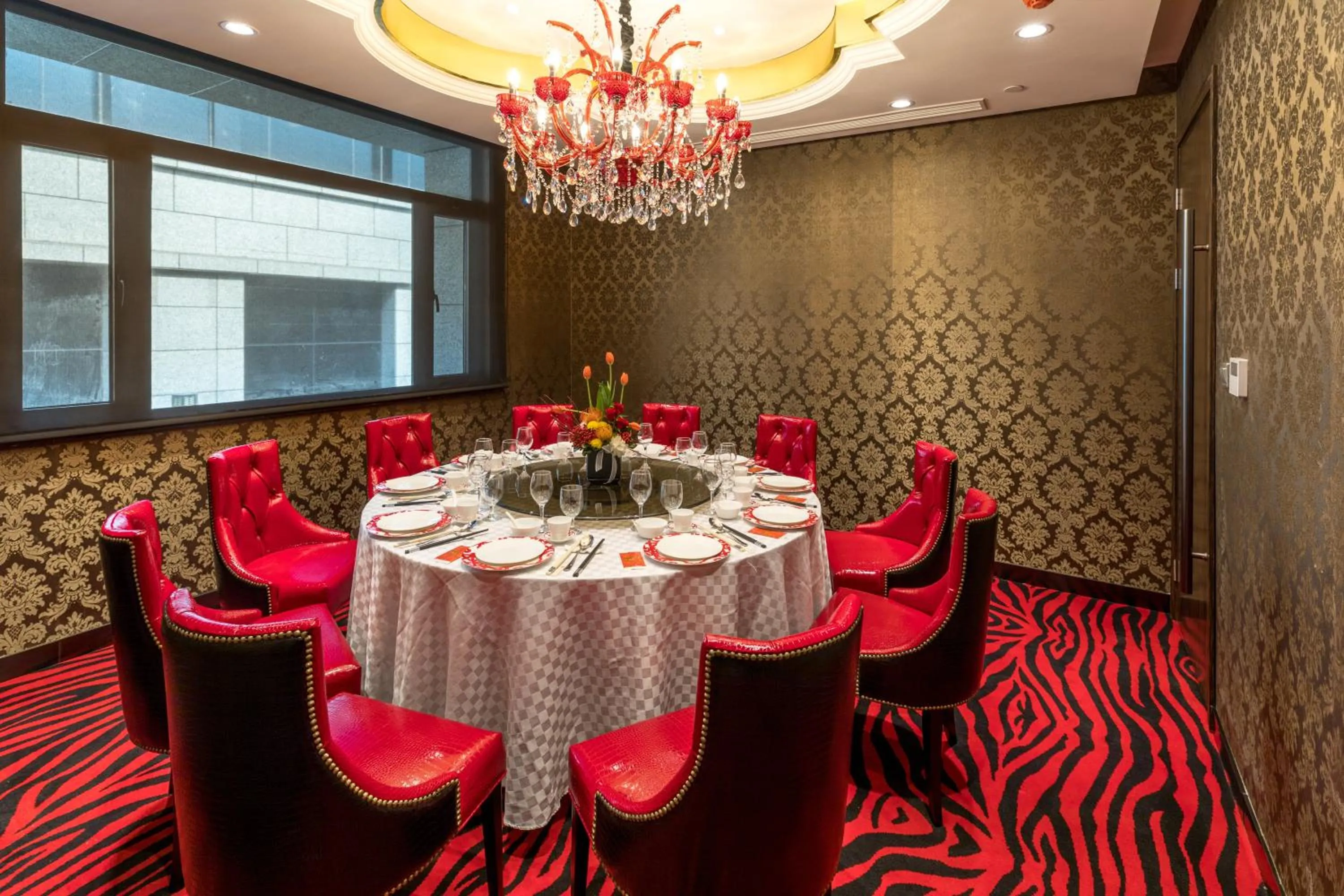 Restaurant/places to eat in Crowne Plaza Shanghai Jinshan by IHG