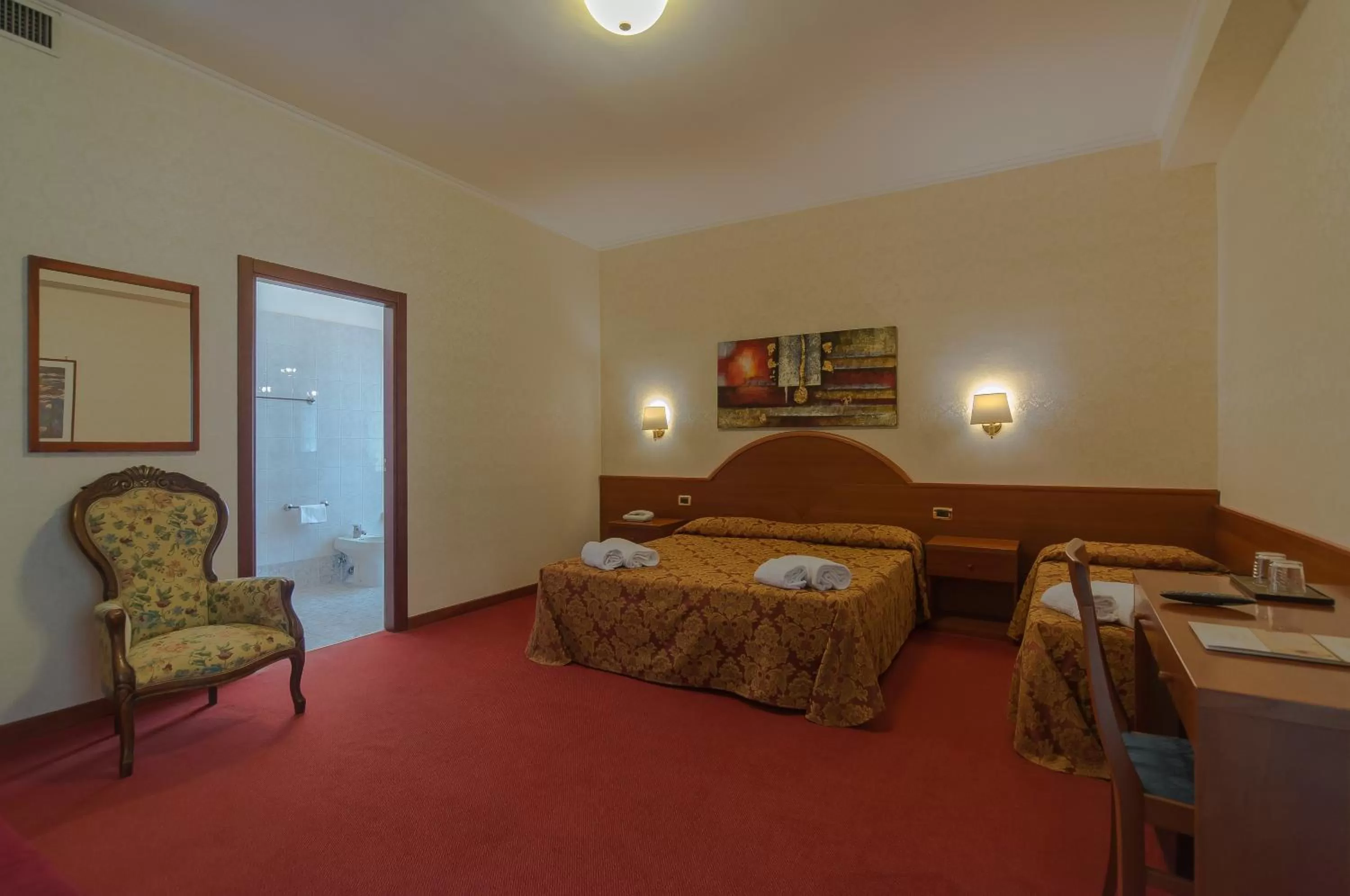 Photo of the whole room, Bed in Hotel Columbus sul Lago
