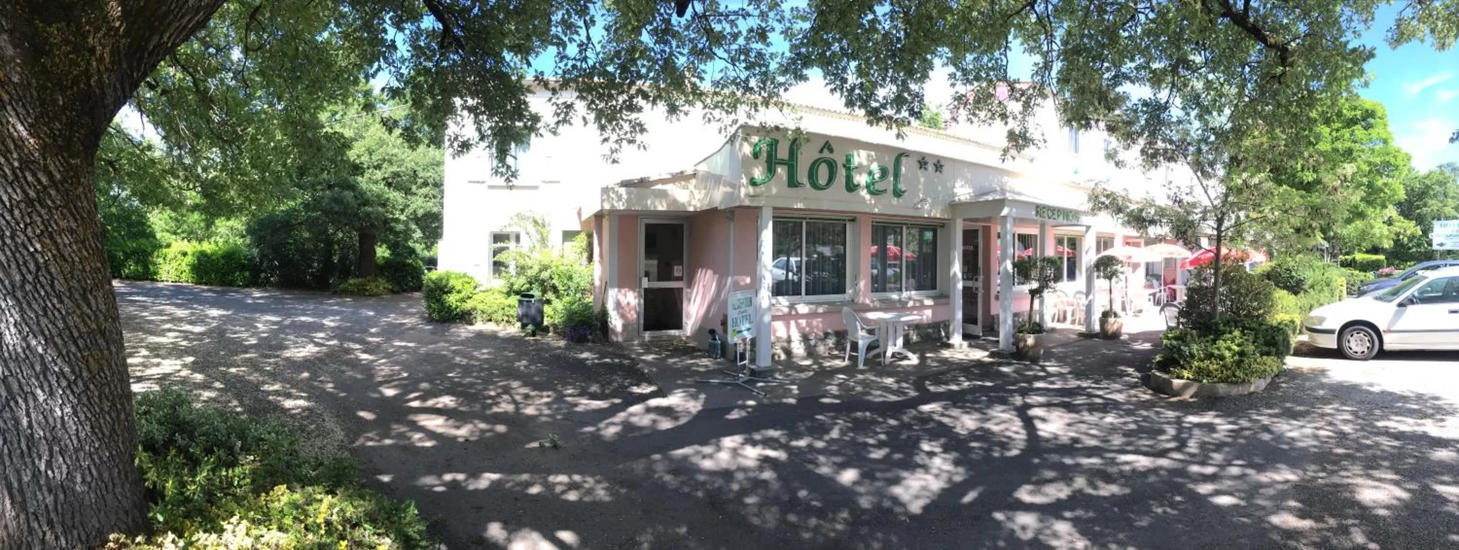 Facade/entrance in Hotel Les Chênes