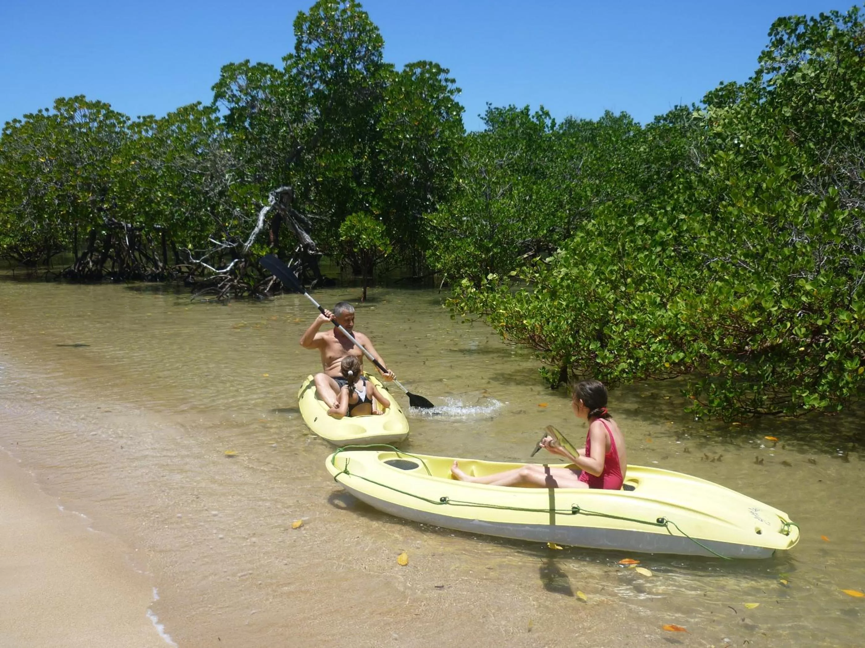 Canoeing, Guests in Bahari Pori Resort