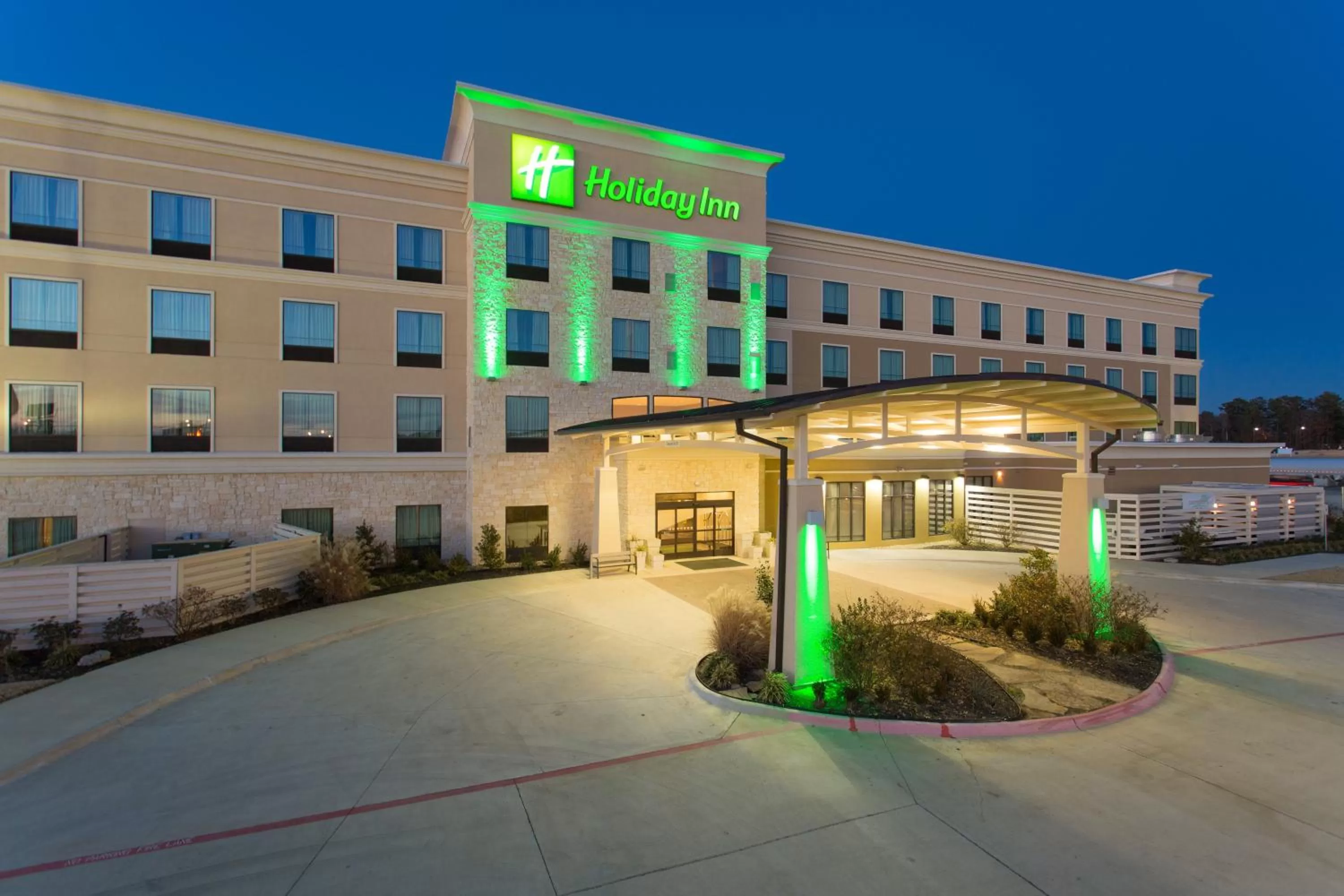 Property building in Holiday Inn Texarkana Arkansas Convention Center by IHG