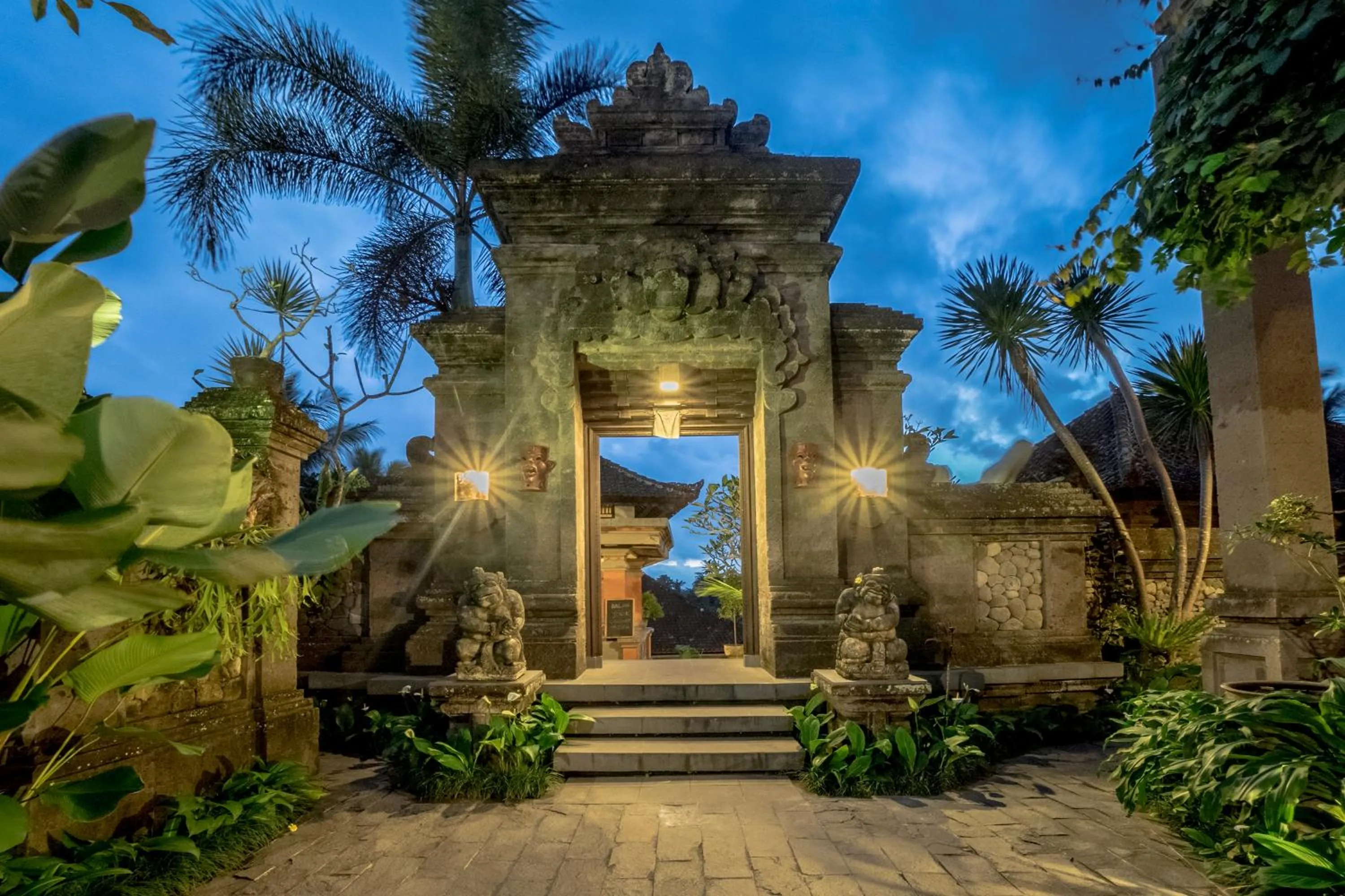 Facade/entrance in Nick's Hidden Cottages by Mahaputra