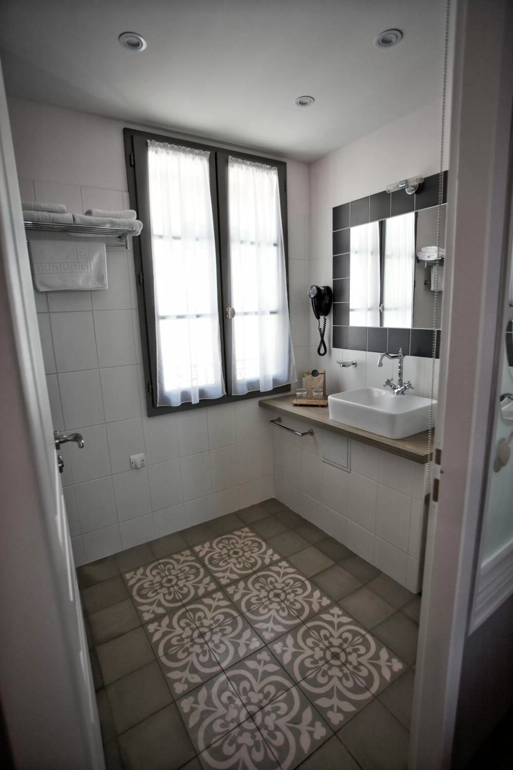 Bathroom in Hôtel Henri IV