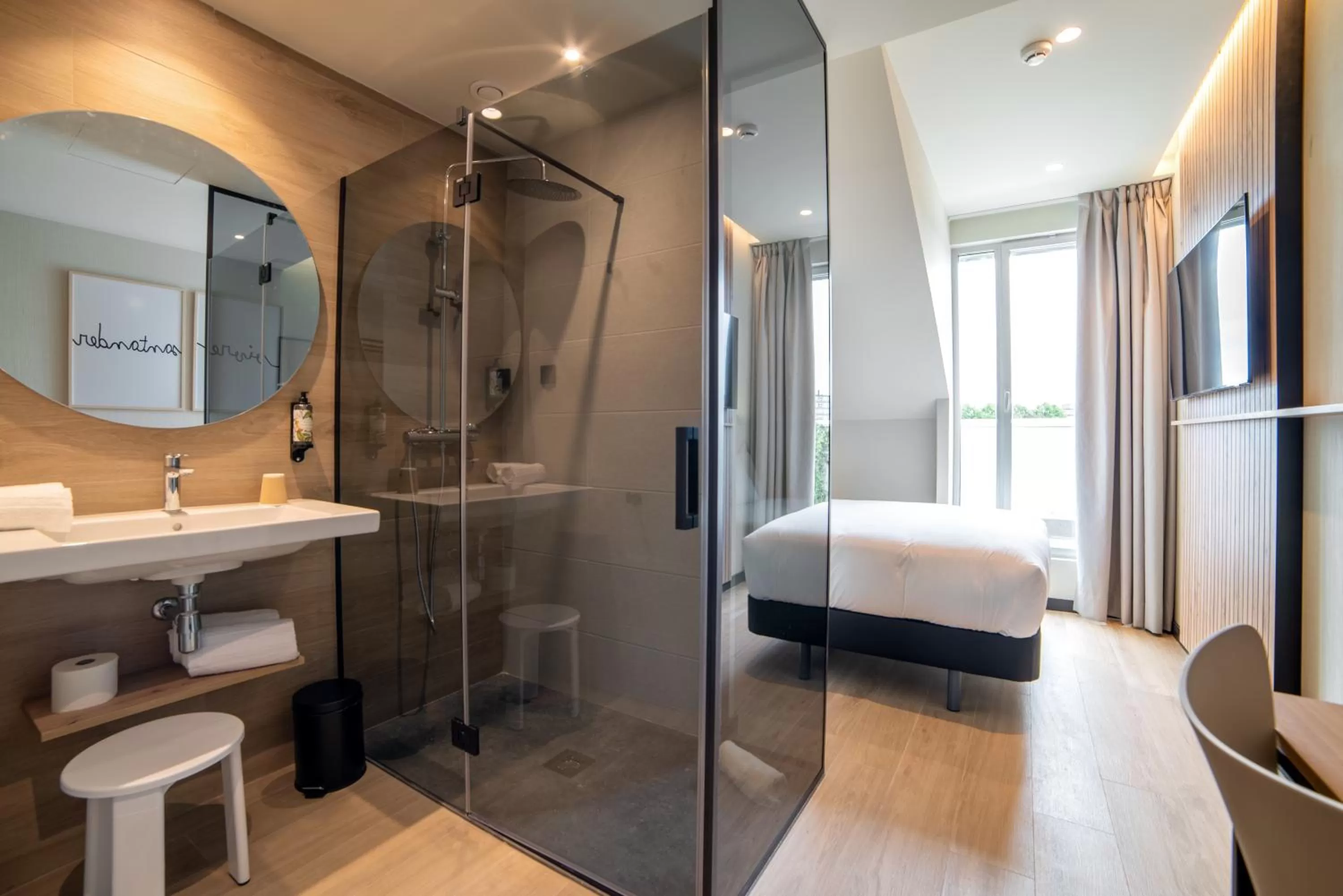 Bathroom, Bed in Hotel Bed4U Santander