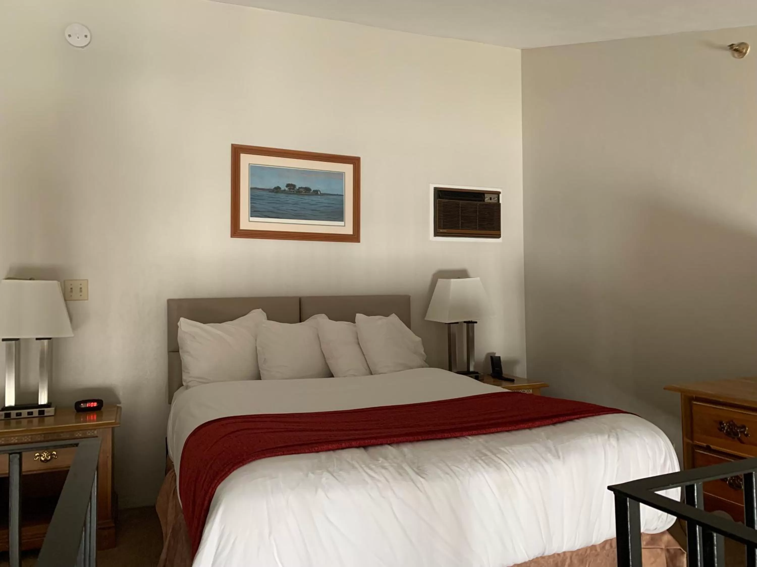 Bed in Riveredge Resort Hotel