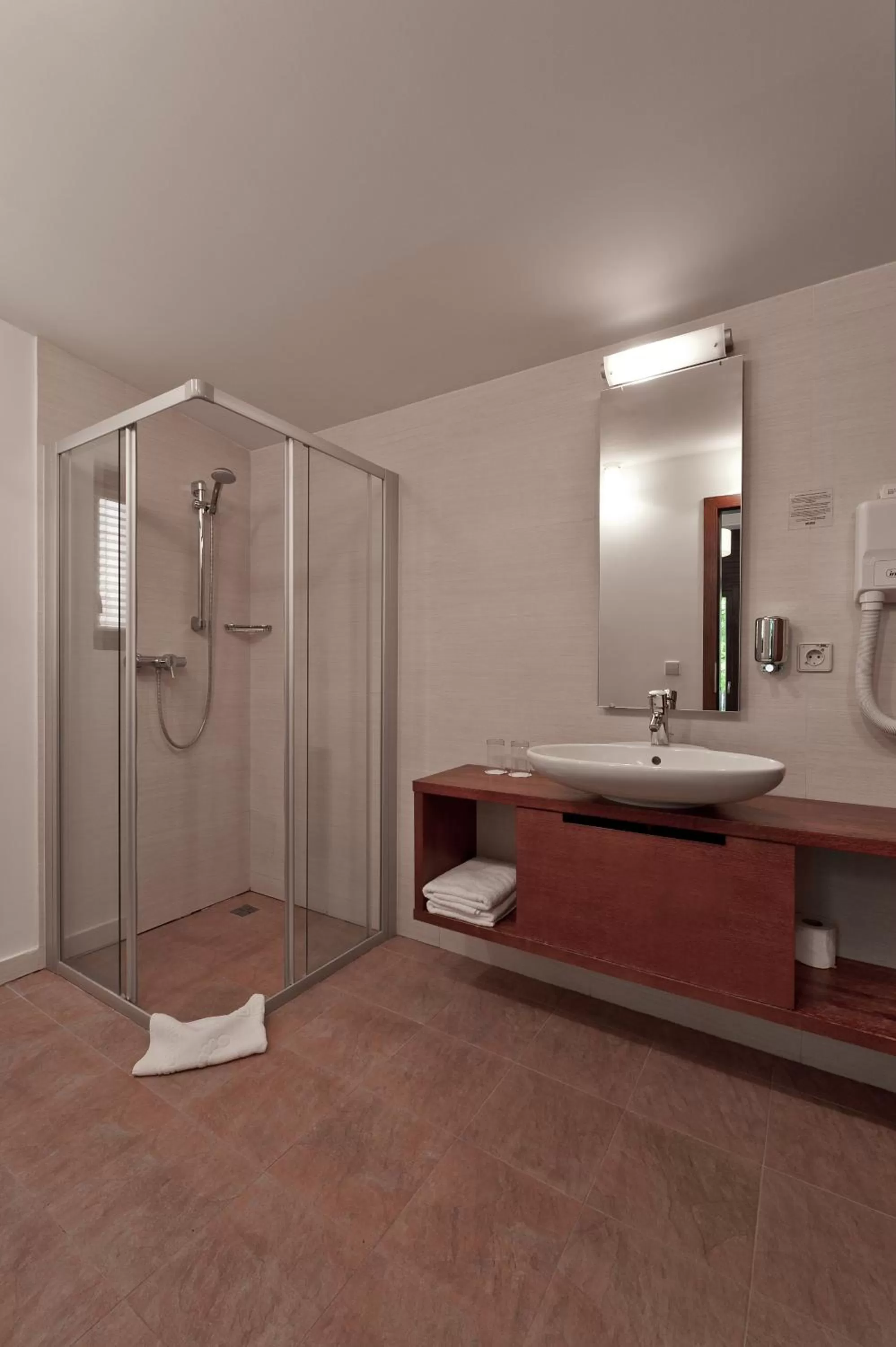 Bathroom in Belvilis Hotel