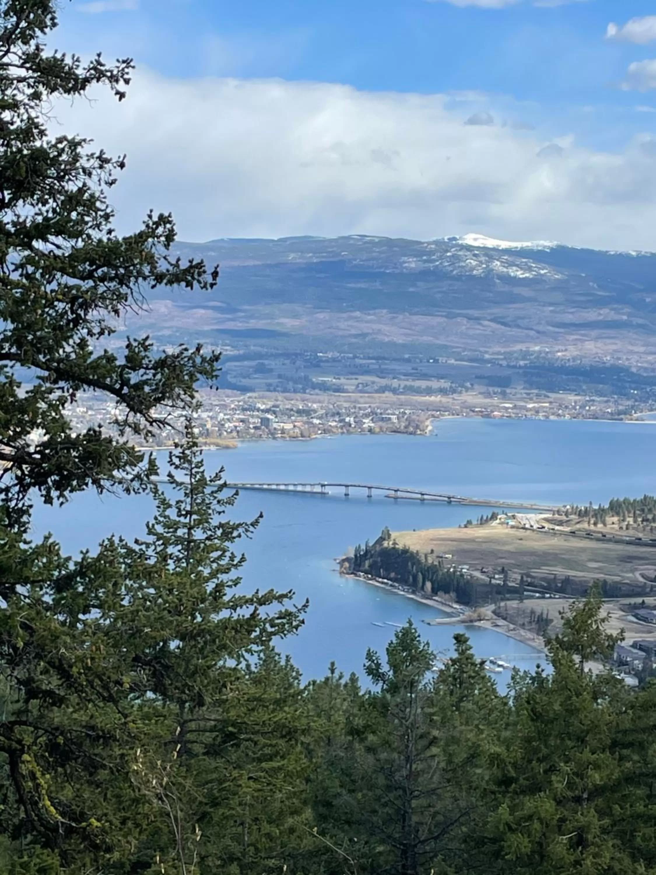 Hiking in Les Chambres Roses