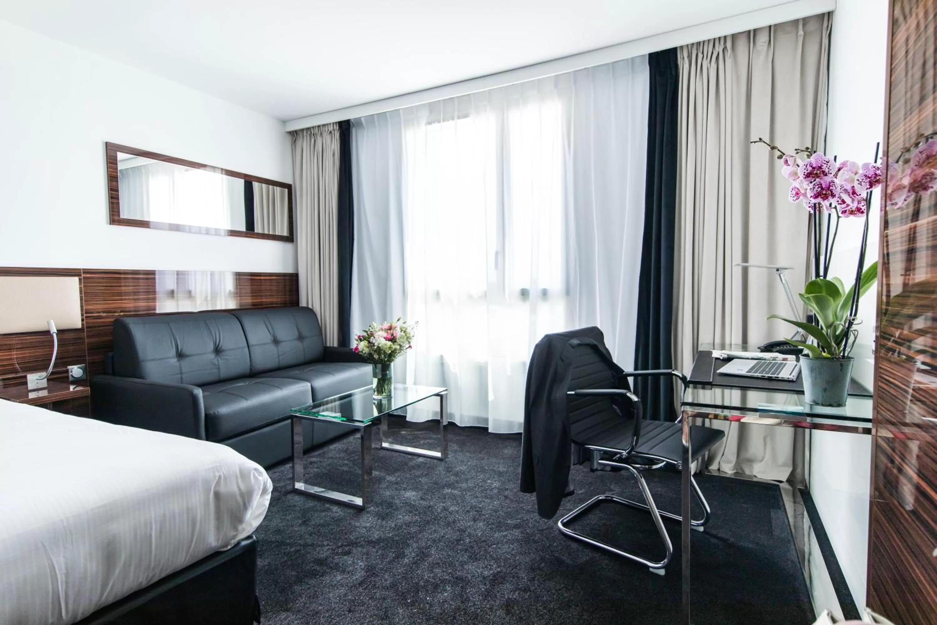 Seating area, Bed in Westotel Tours Val de Loire