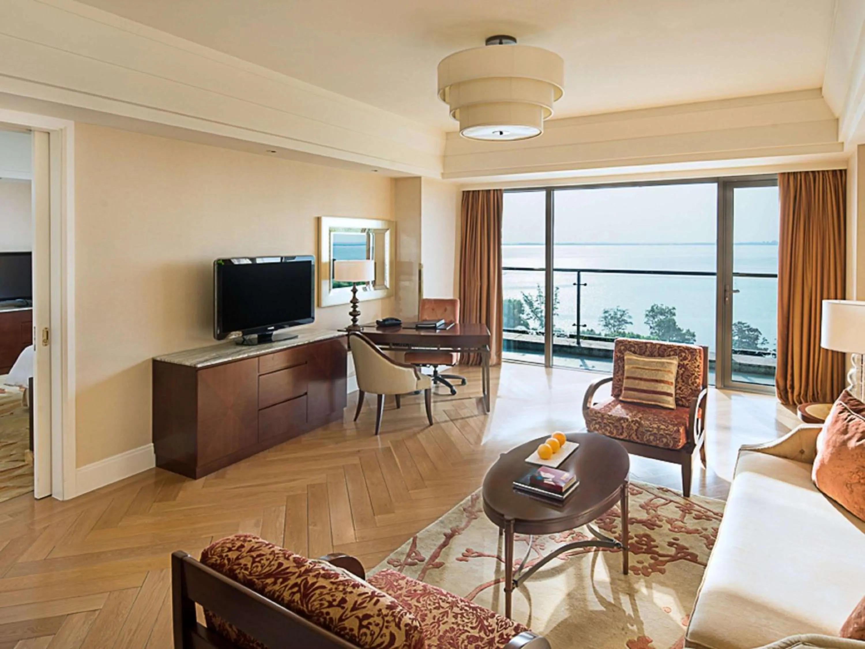 Photo of the whole room in Fairmont Yangcheng Lake