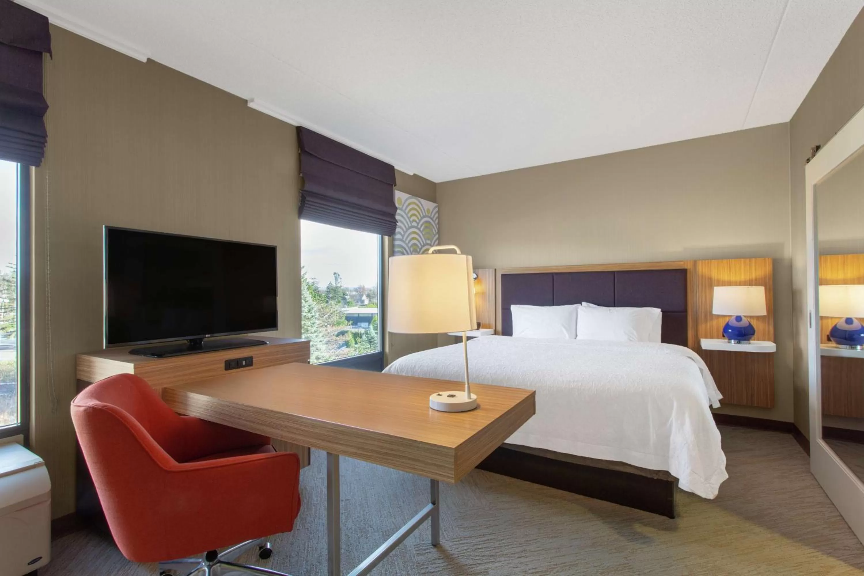 Bedroom, Bed in Hampton Inn & Suites Albany-Airport