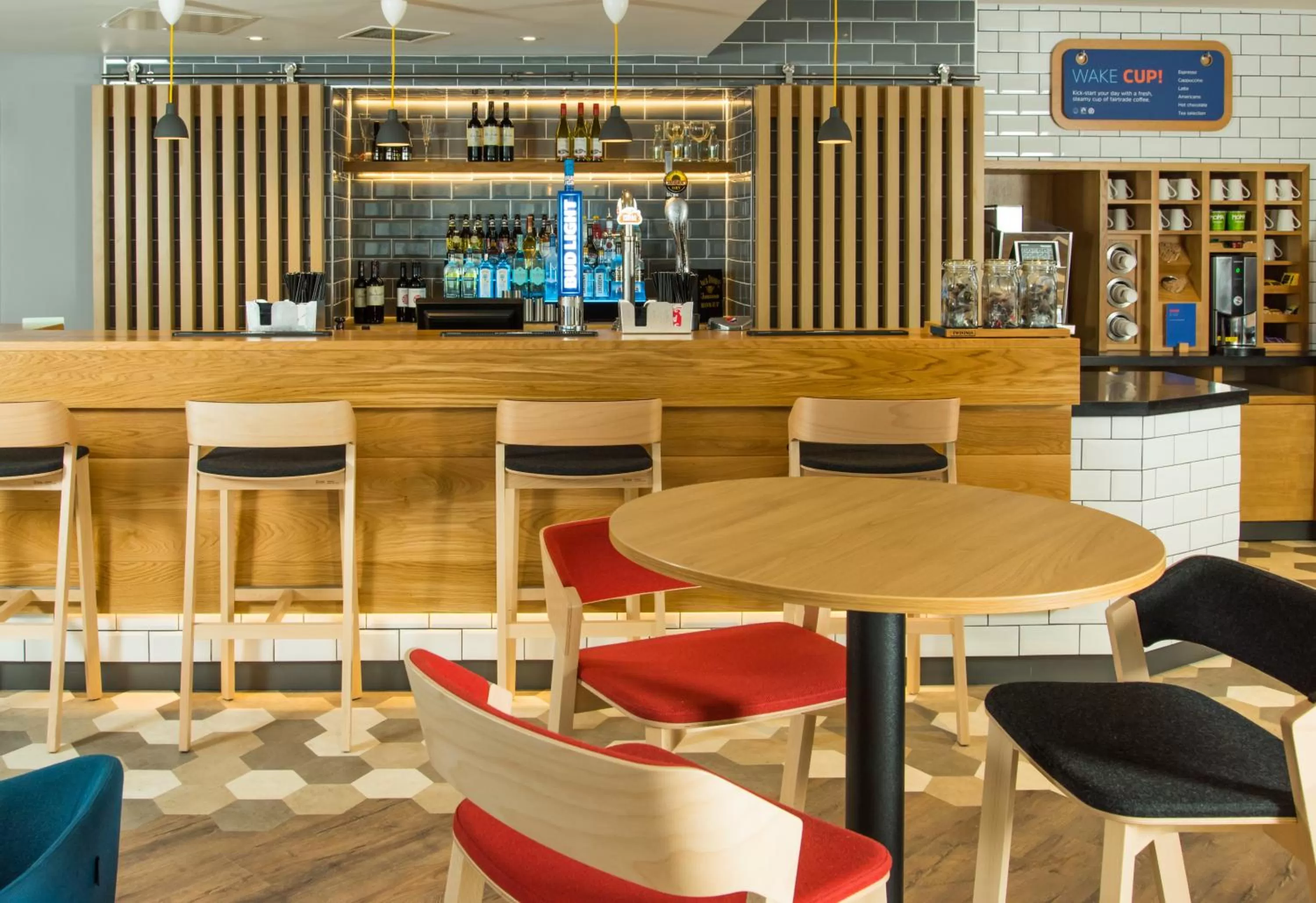 Lounge or bar in Holiday Inn Express Bristol City Centre by IHG