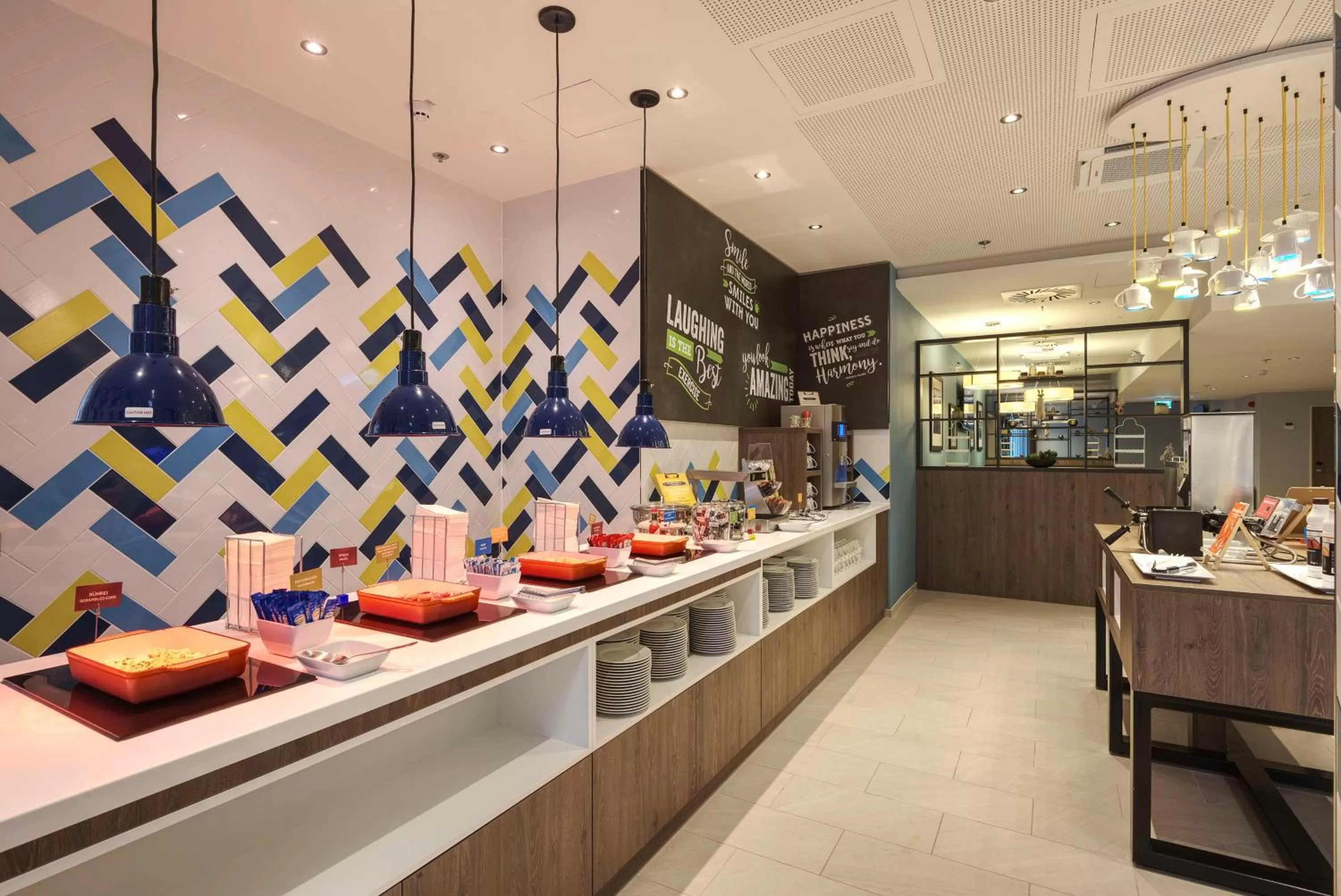 Breakfast in Hampton by Hilton Stuttgart City Centre