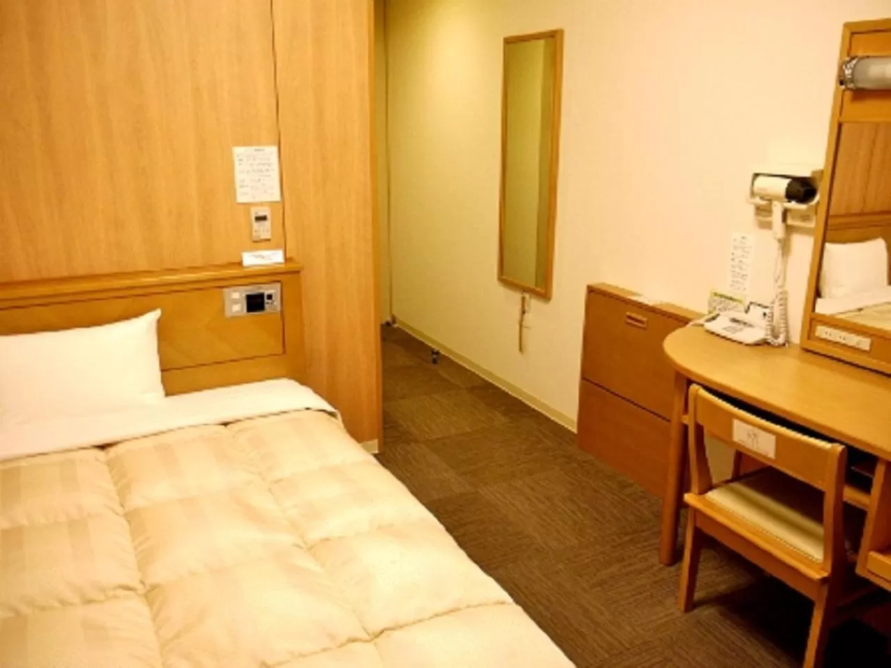 Bed in Hotel Route-Inn Tomakomai Ekimae