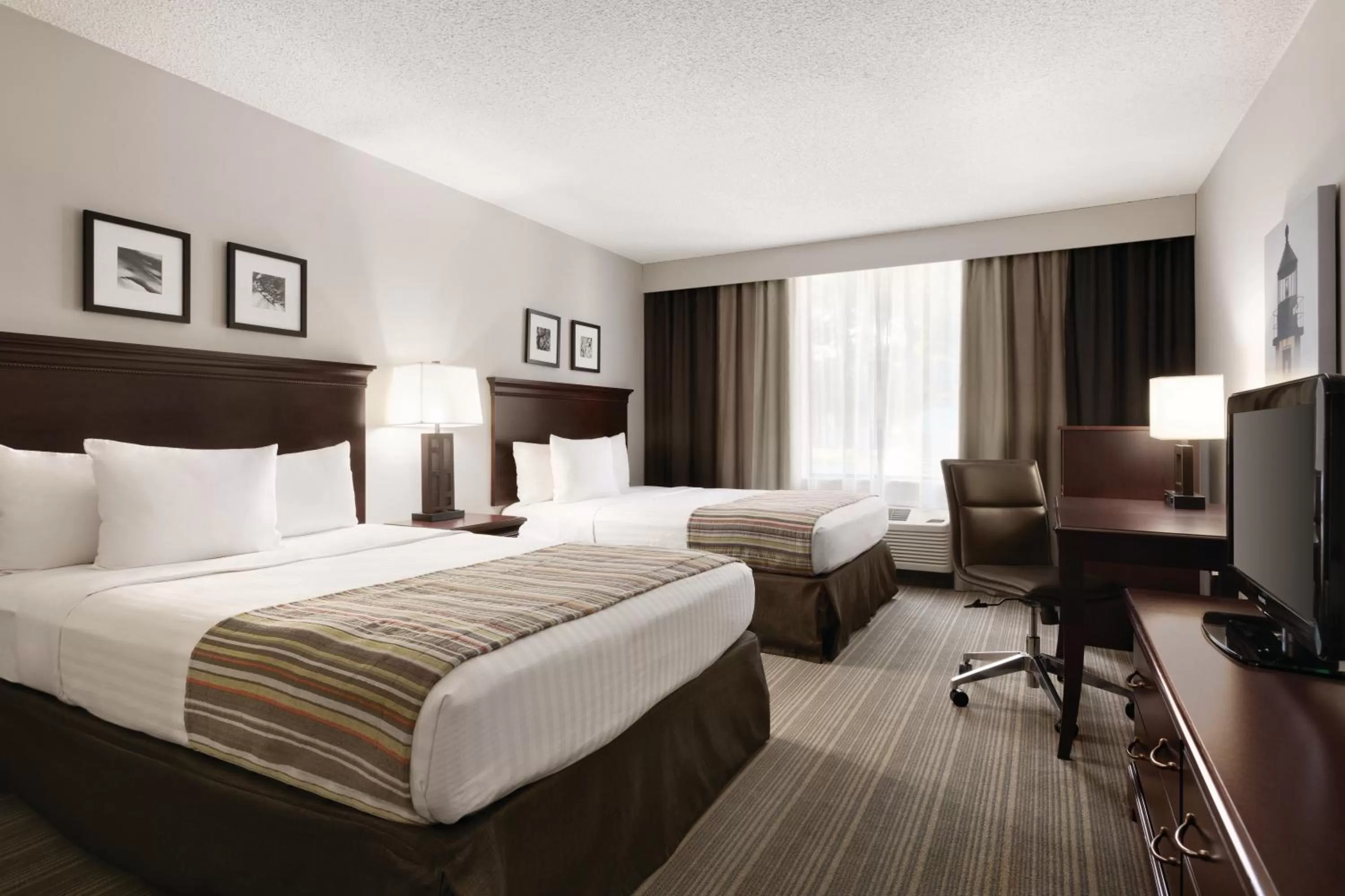 Bed in Country Inn & Suites by Radisson, Traverse City, MI