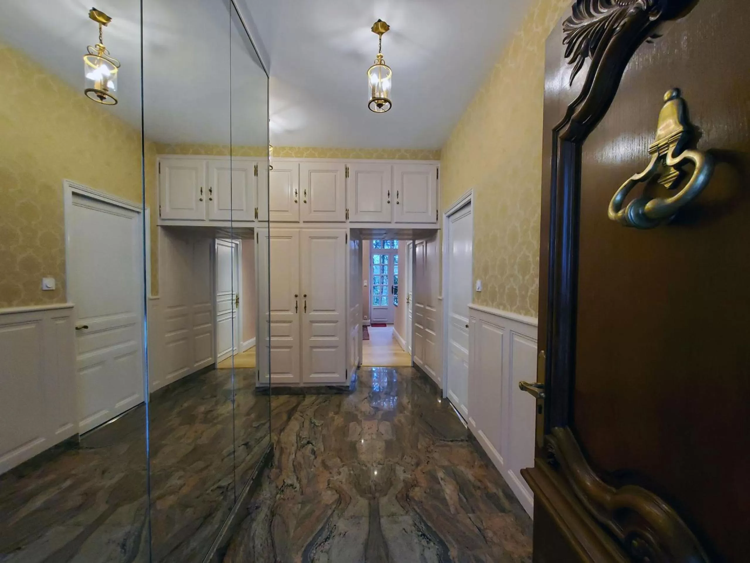 Lobby or reception in Logis Vélès