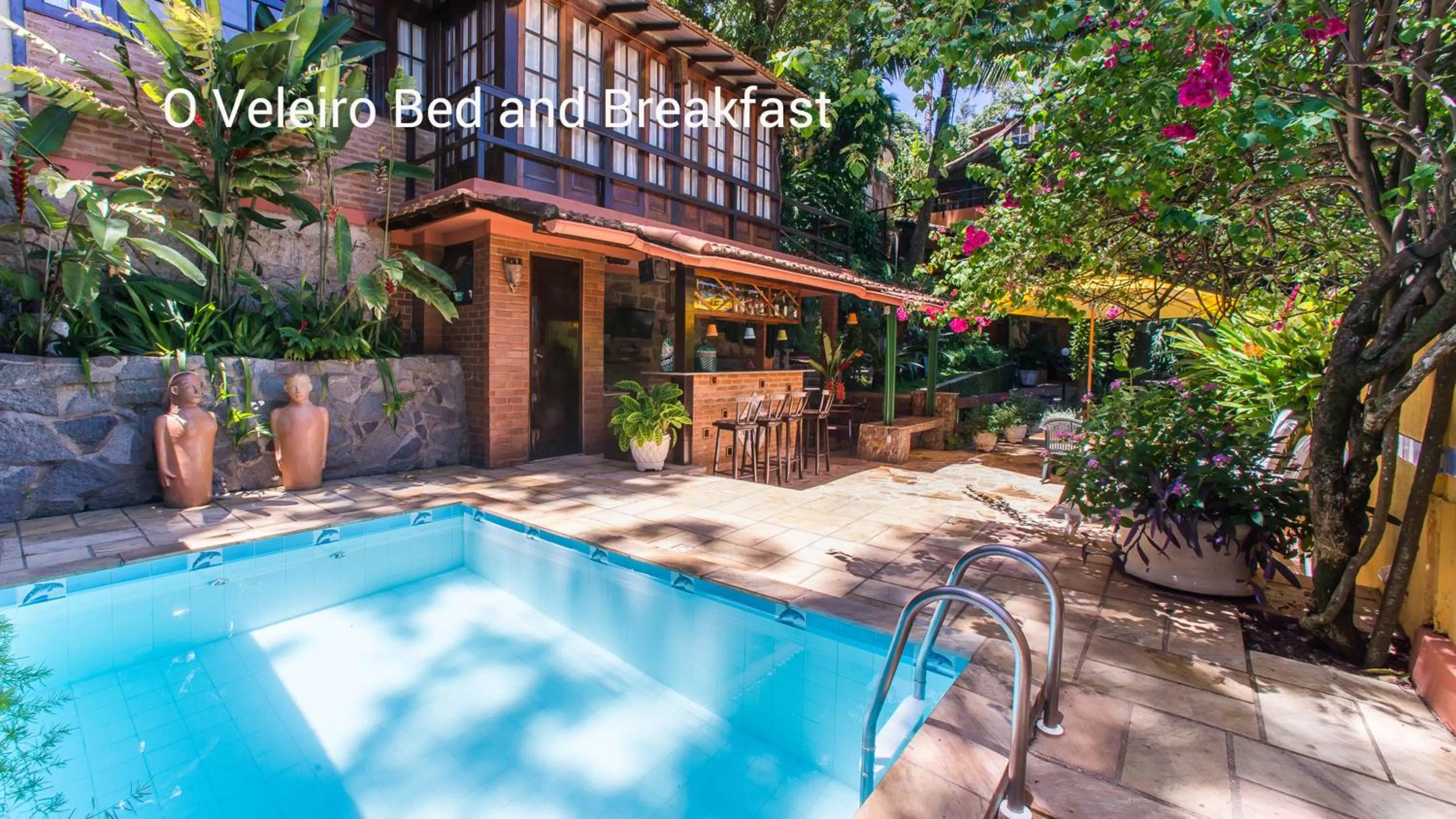 Patio, Swimming Pool in O Veleiro Bed and Breakfast