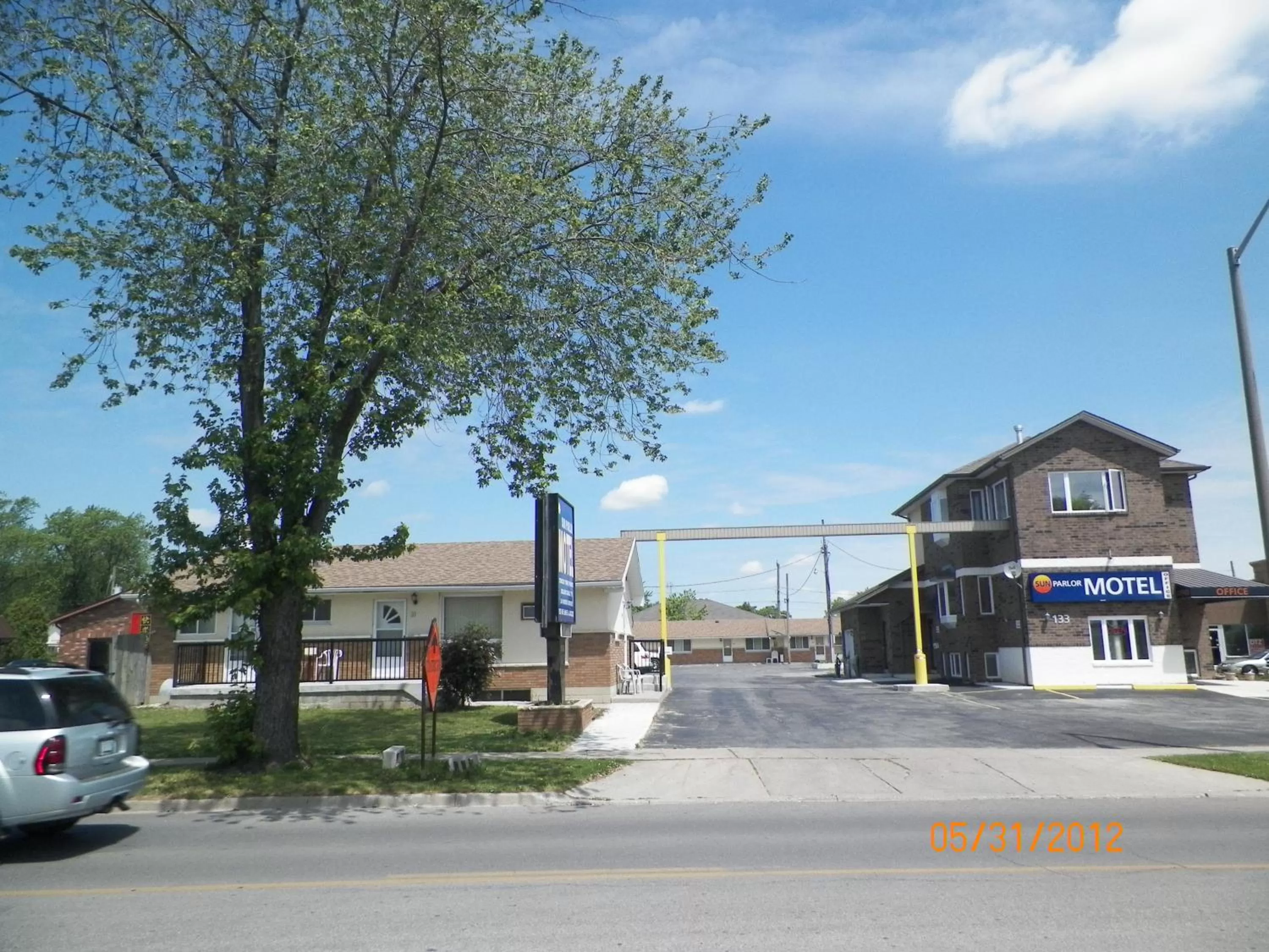 Property building in Sunparlor Motel