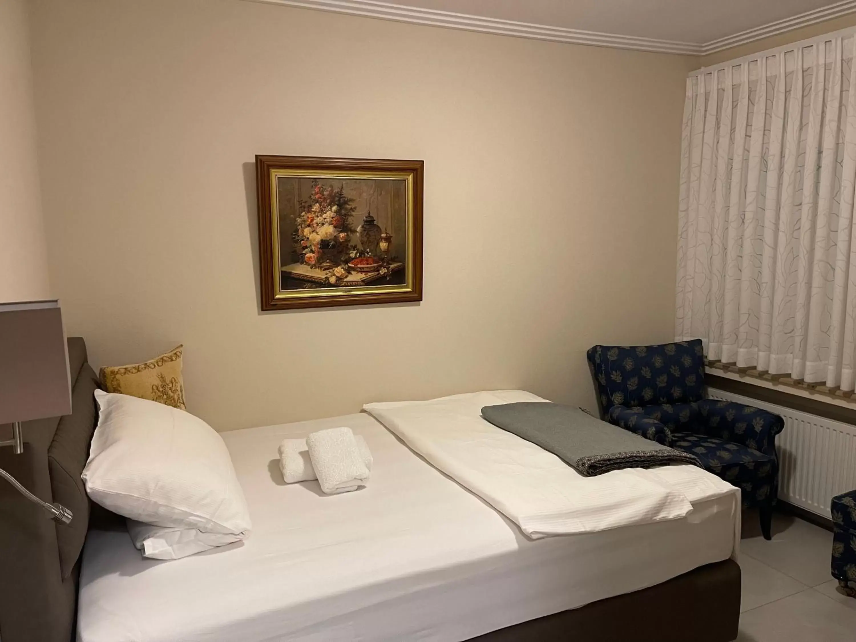 Single Room with Private Bathroom - single occupancy in Hotel Gambrinus Arnsberg Single Room with Private Bathroom - single occupancy in Hotel Gambrinus Arnsberg