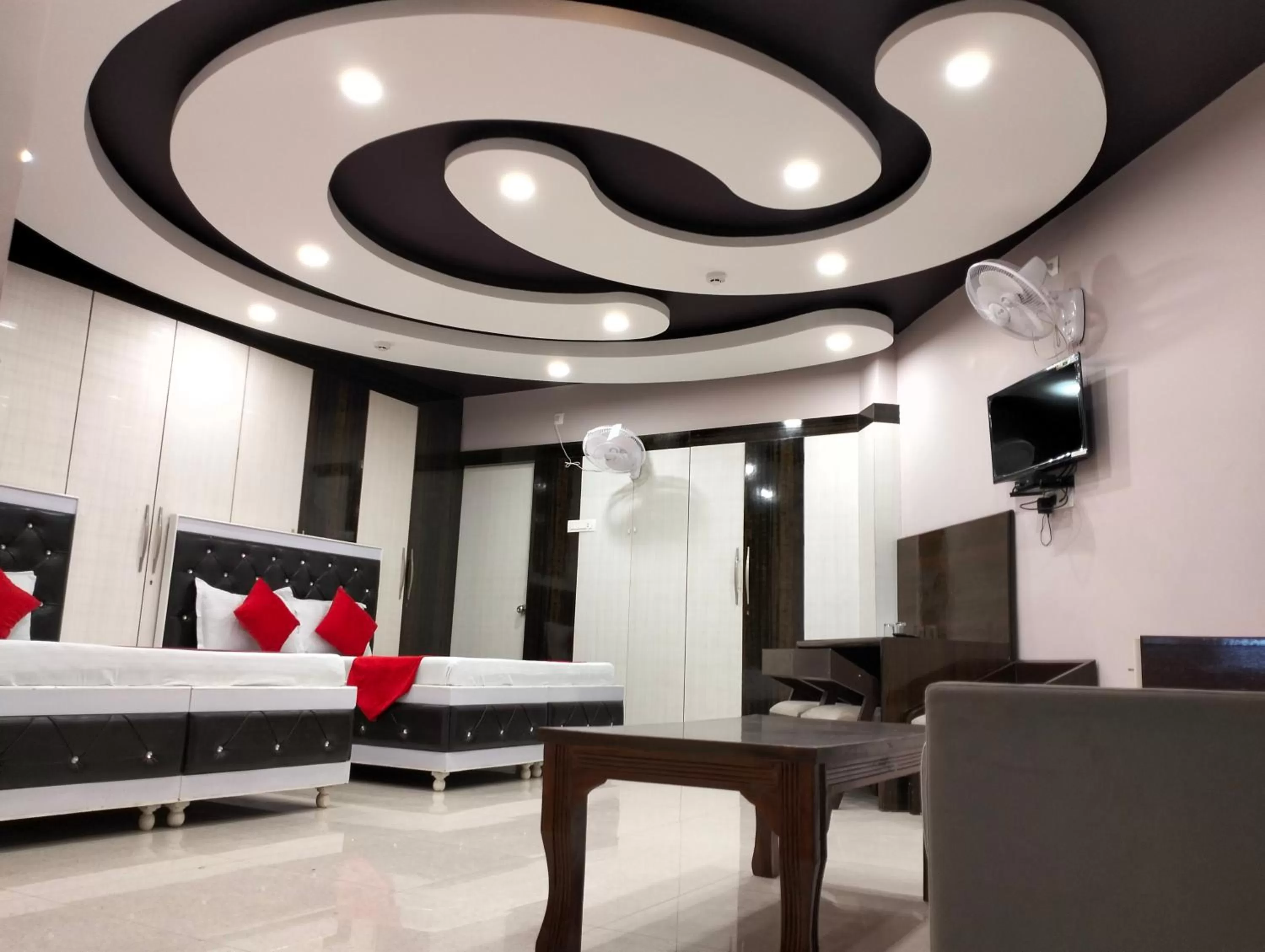 TV and multimedia in Hotel Shri Gourav