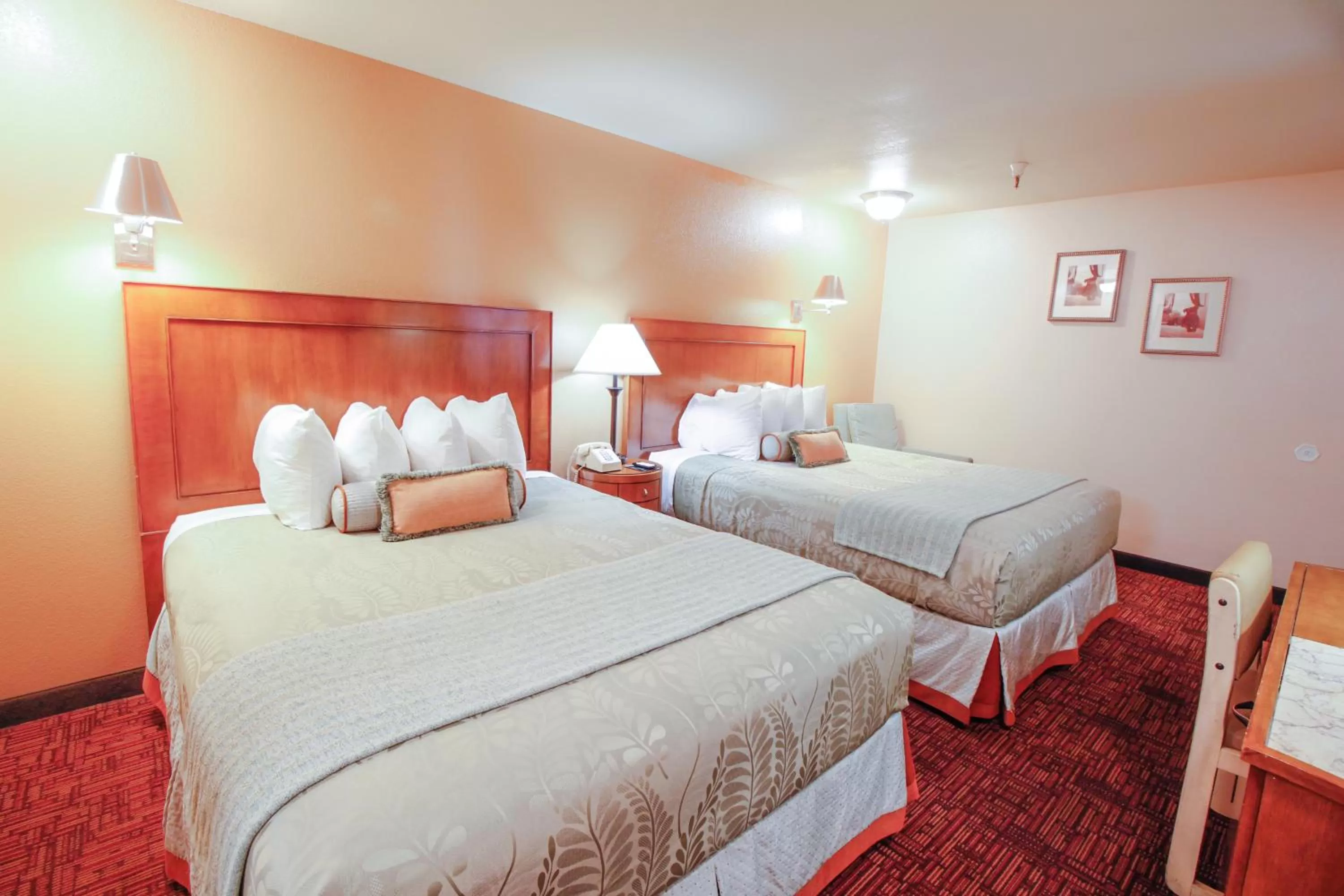 Bedroom, Bed in Heritage Inn La Mesa