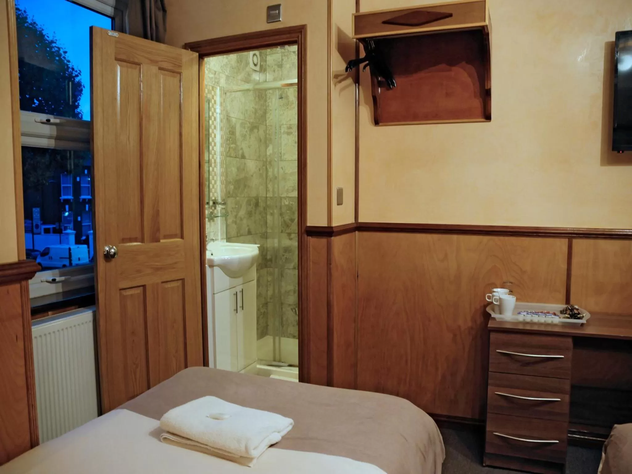 Decorative detail, Bed in Cricklewood Lodge Hotel