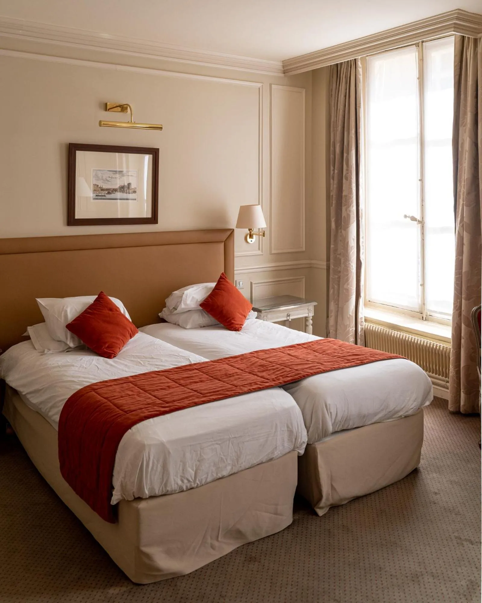 Bed in Hotel de L'Universite