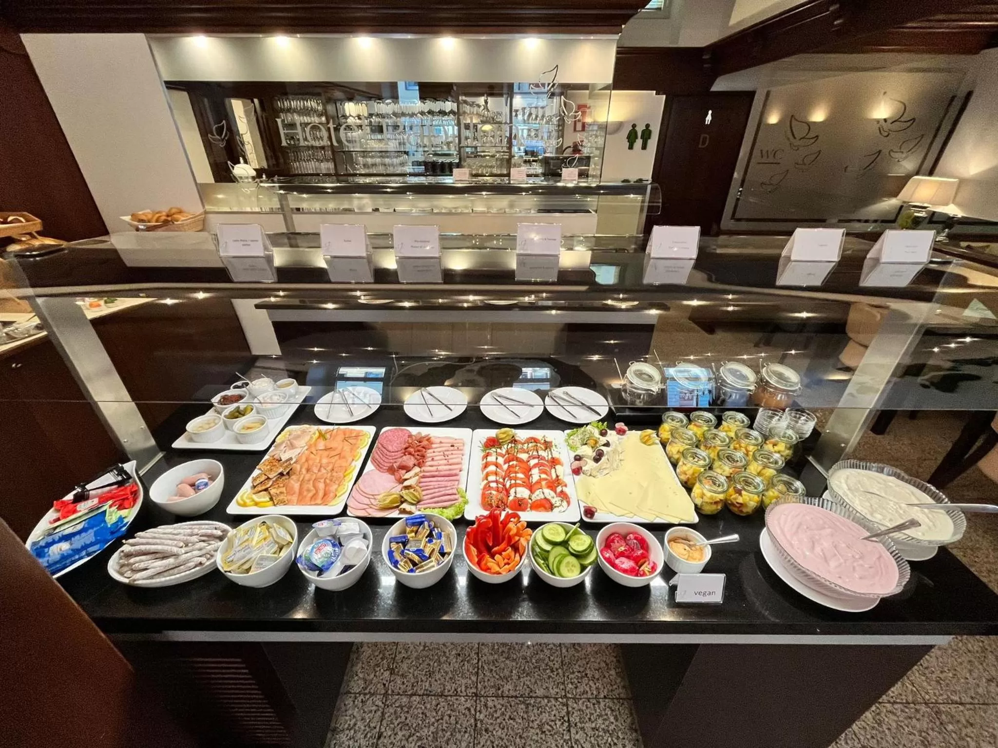 Food and drinks in Boutique-garni Hotel Papillon