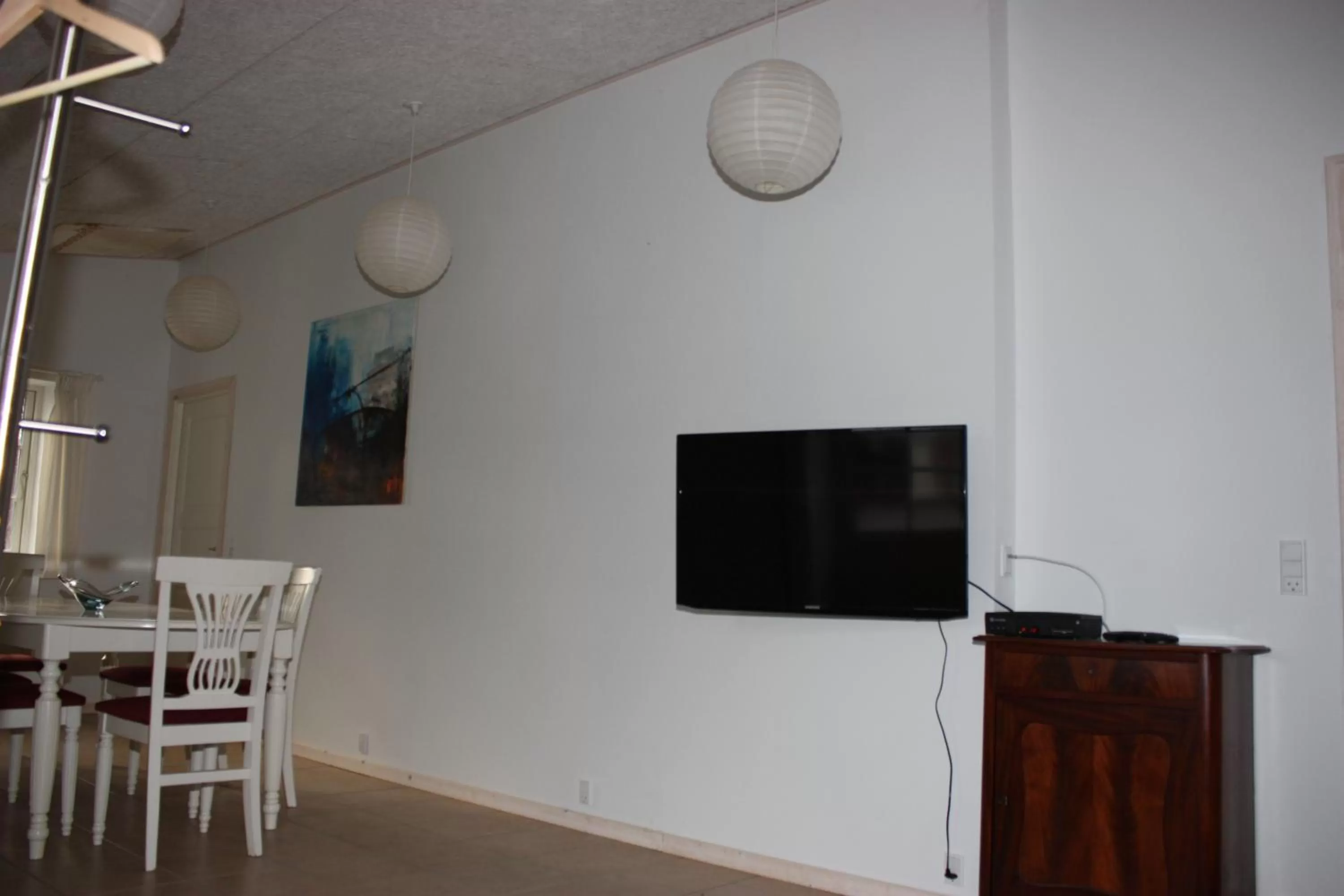 TV/Entertainment Center in Holmehuset Bed & Breakfast