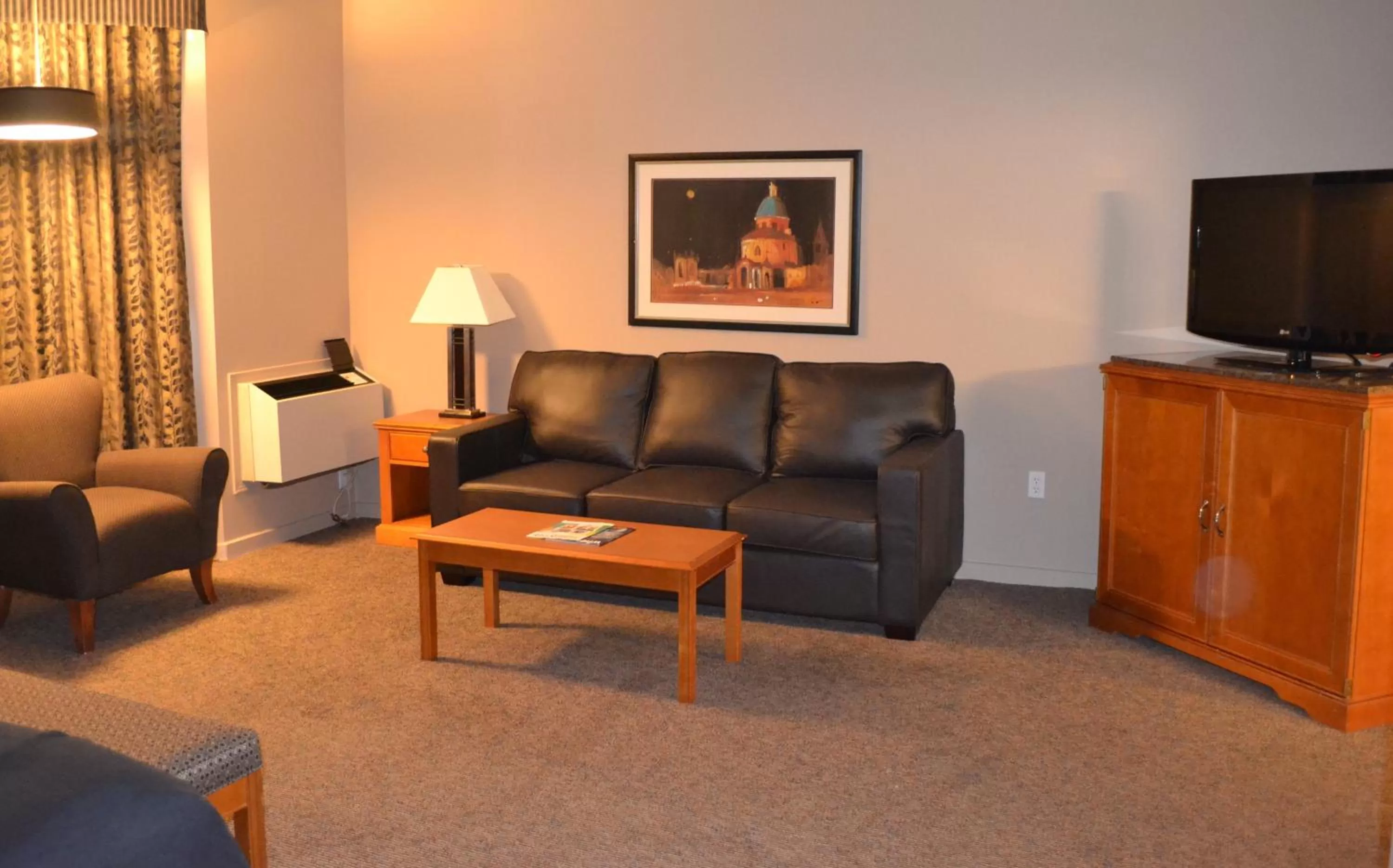 TV and multimedia in Royal Hotel West Edmonton, Trademark Collection by Wyndham