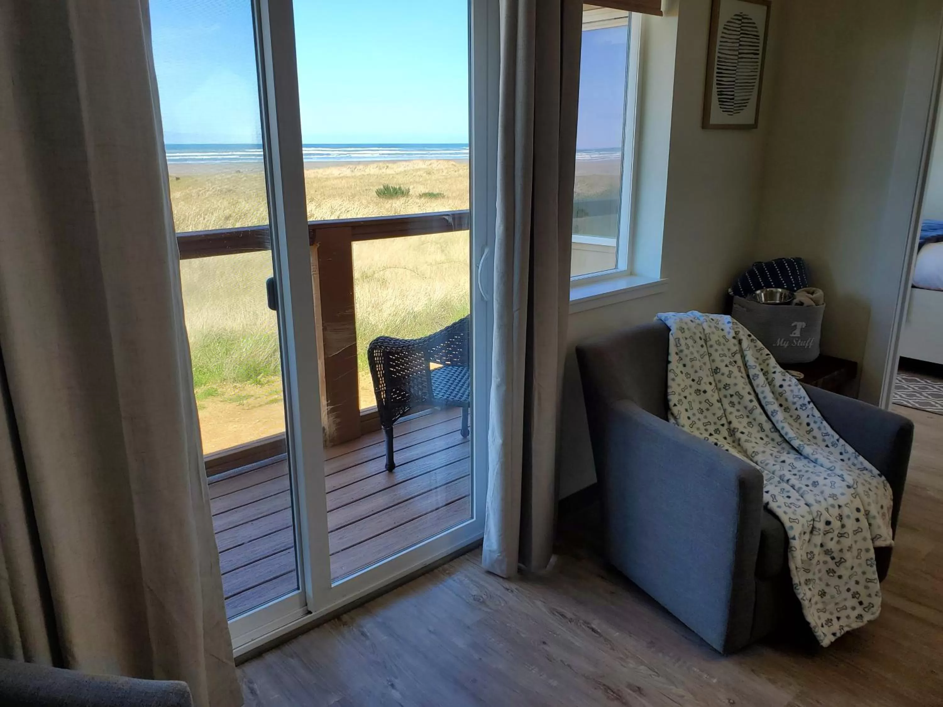 Natural landscape, Bed in Moonstone Beach Motel
