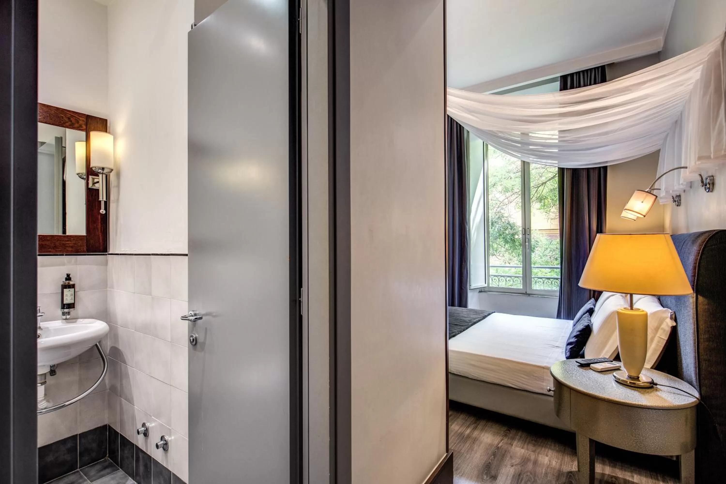 Photo of the whole room, Bed in Hotel Giuggioli