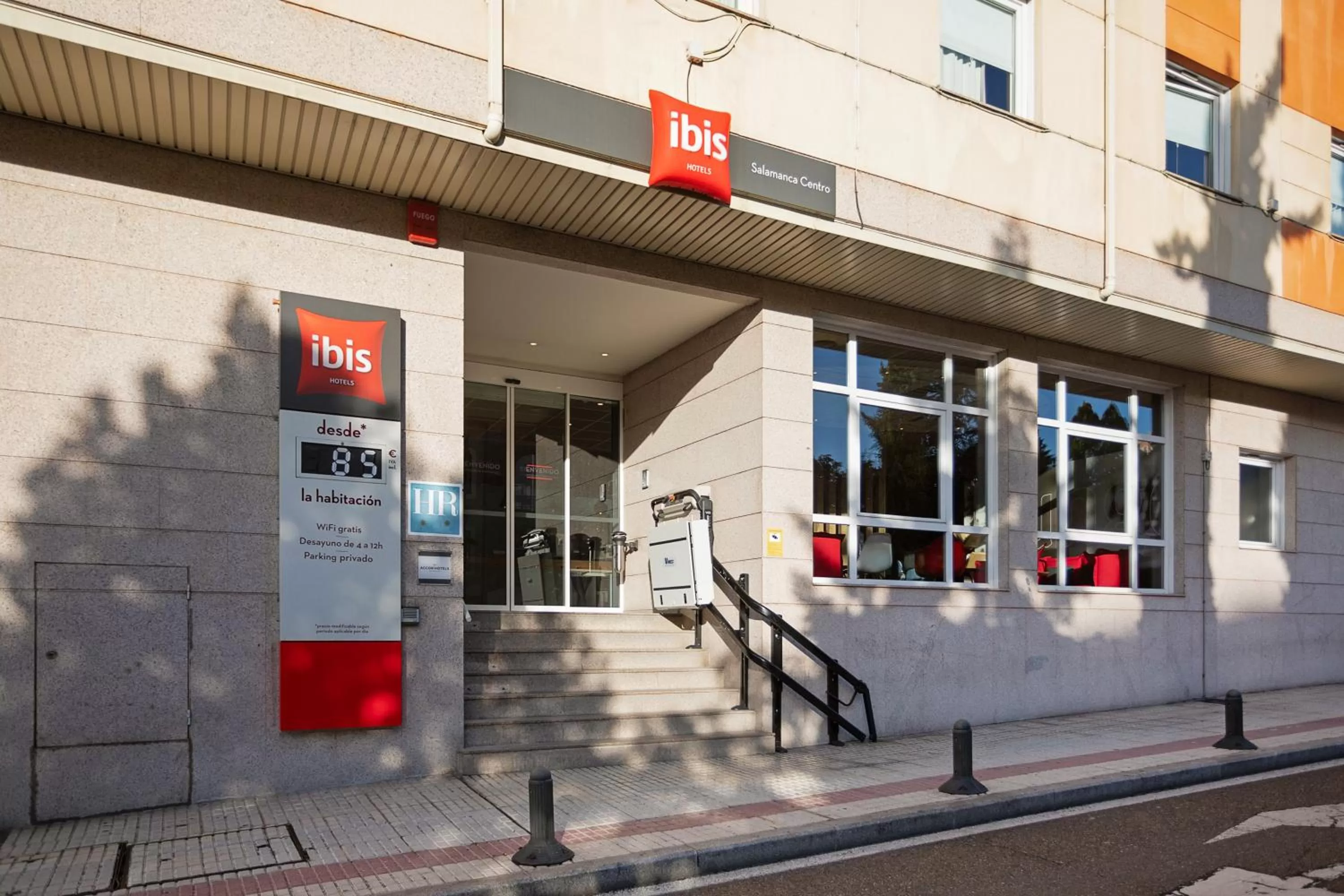 Facade/entrance in Ibis Salamanca