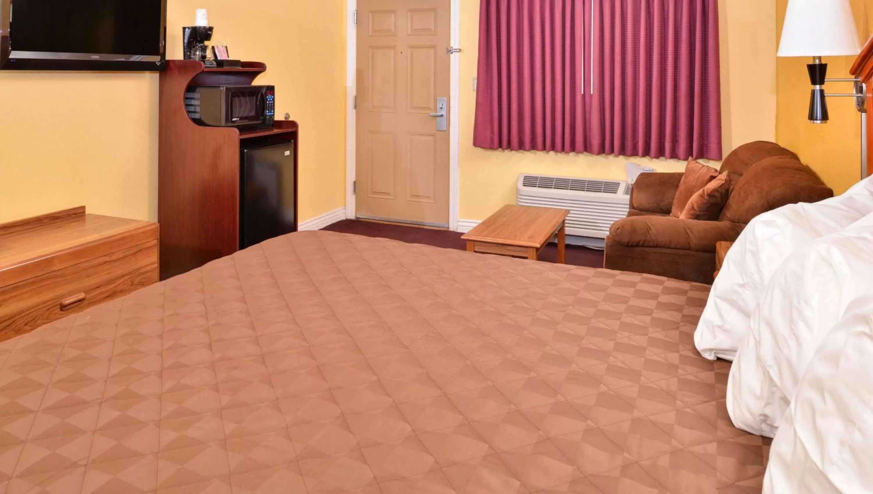 Photo of the whole room, Bed in Magnuson Hotel Blythe