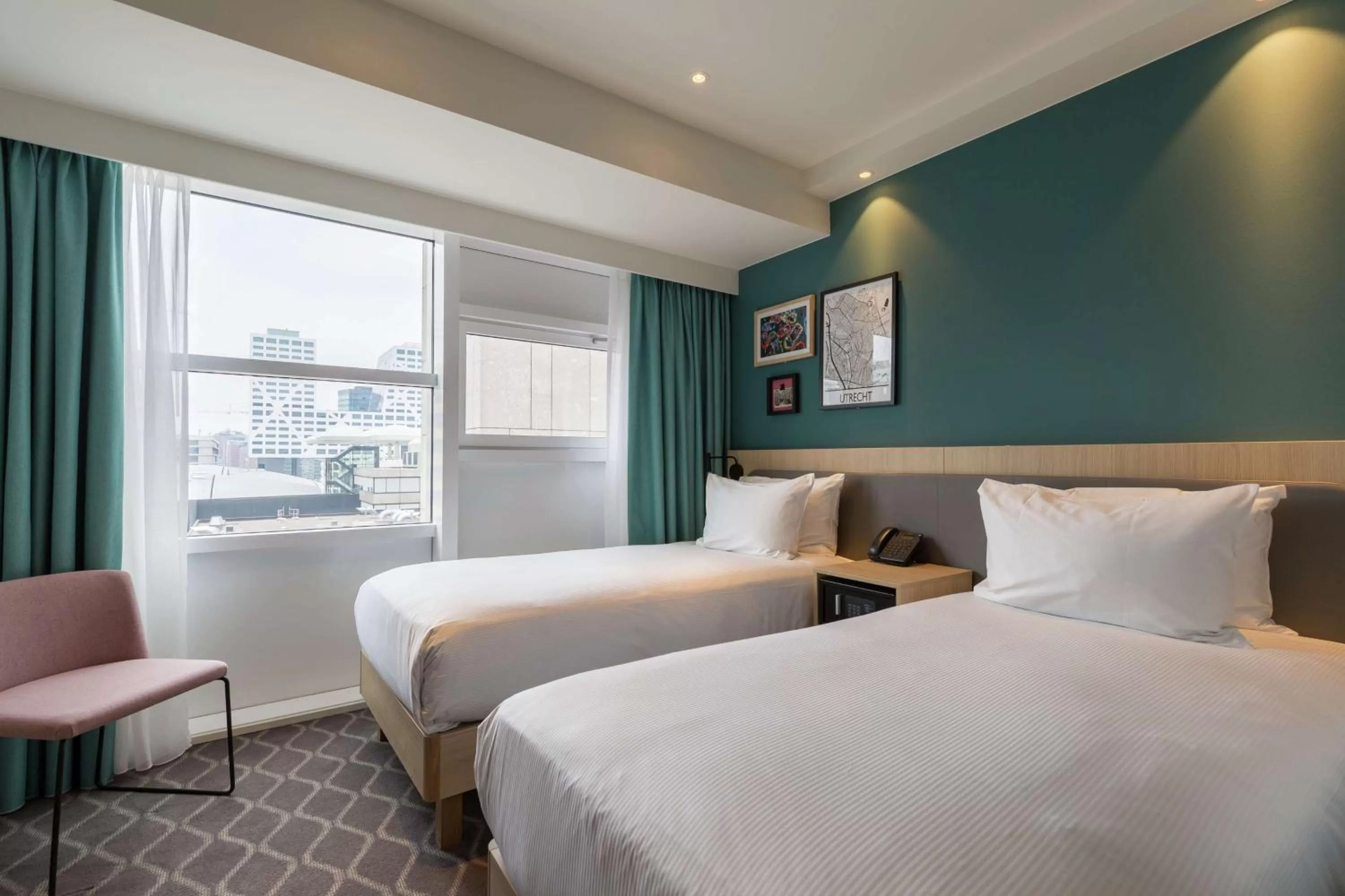 Bed in Hampton By Hilton Utrecht Centraal Station