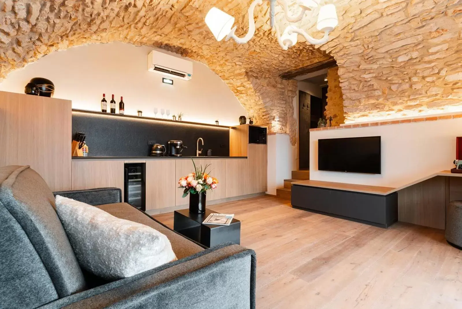 Master Suite in FAVAI HILLS your secret hideaway Master Suite in FAVAI HILLS your secret hideaway