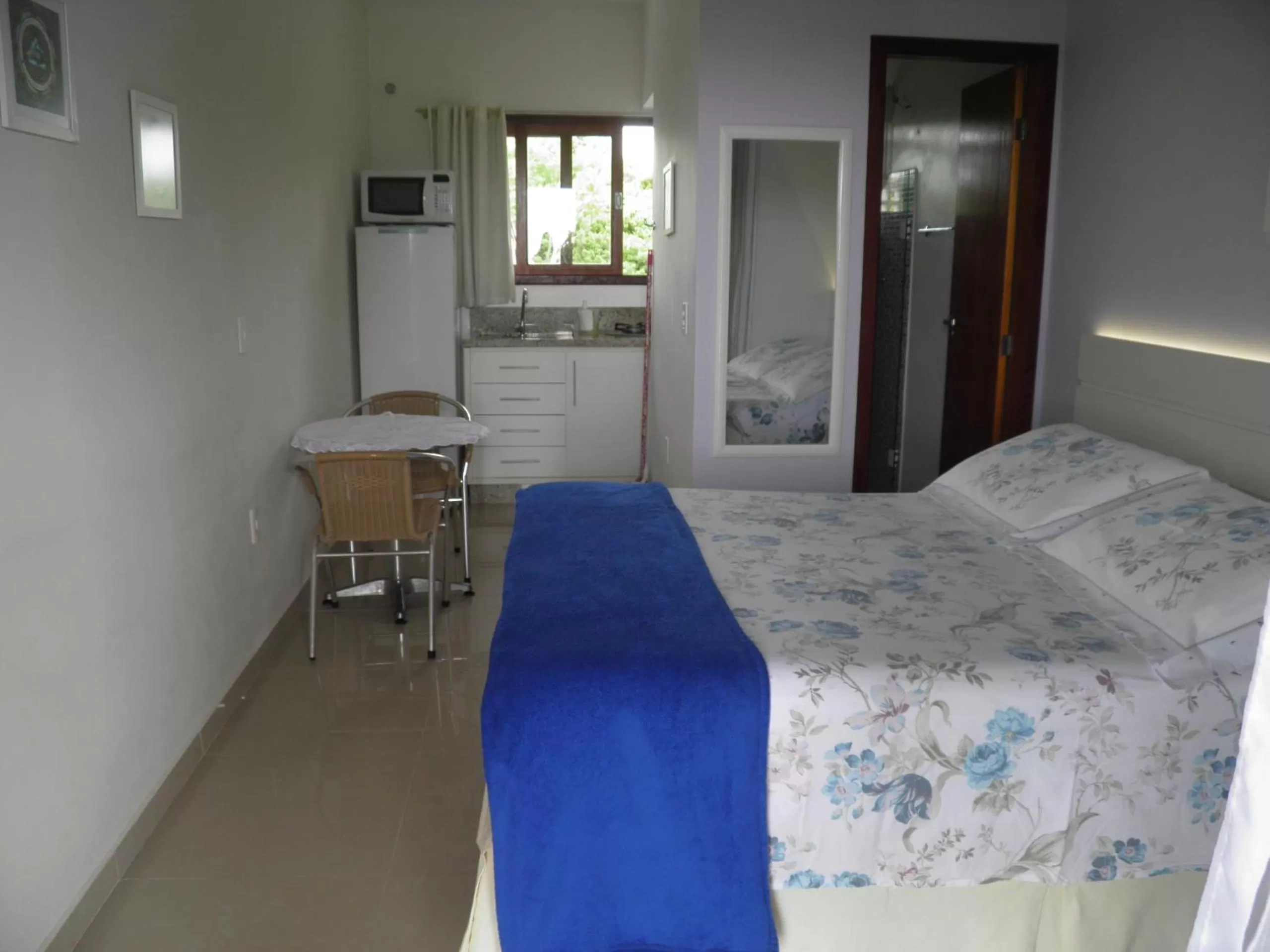 Coffee/tea facilities, Bed in Pousada Mar de Cristal