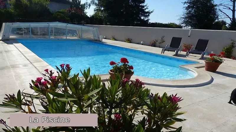 Swimming pool in Le Clos Fleuri