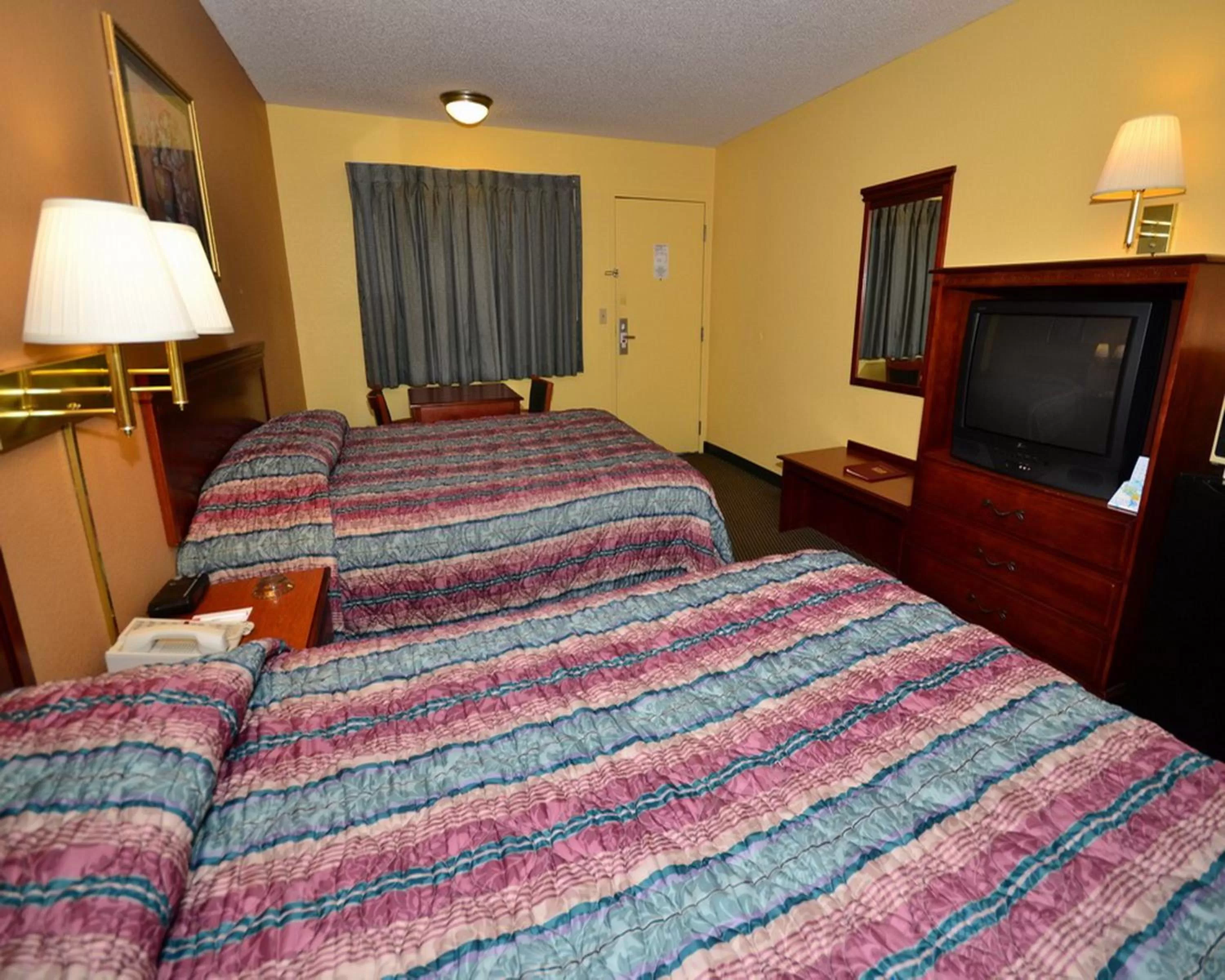 Standard Queen Room with Two Queen Beds - Non-Smoking in Econo Lodge Saint Robert