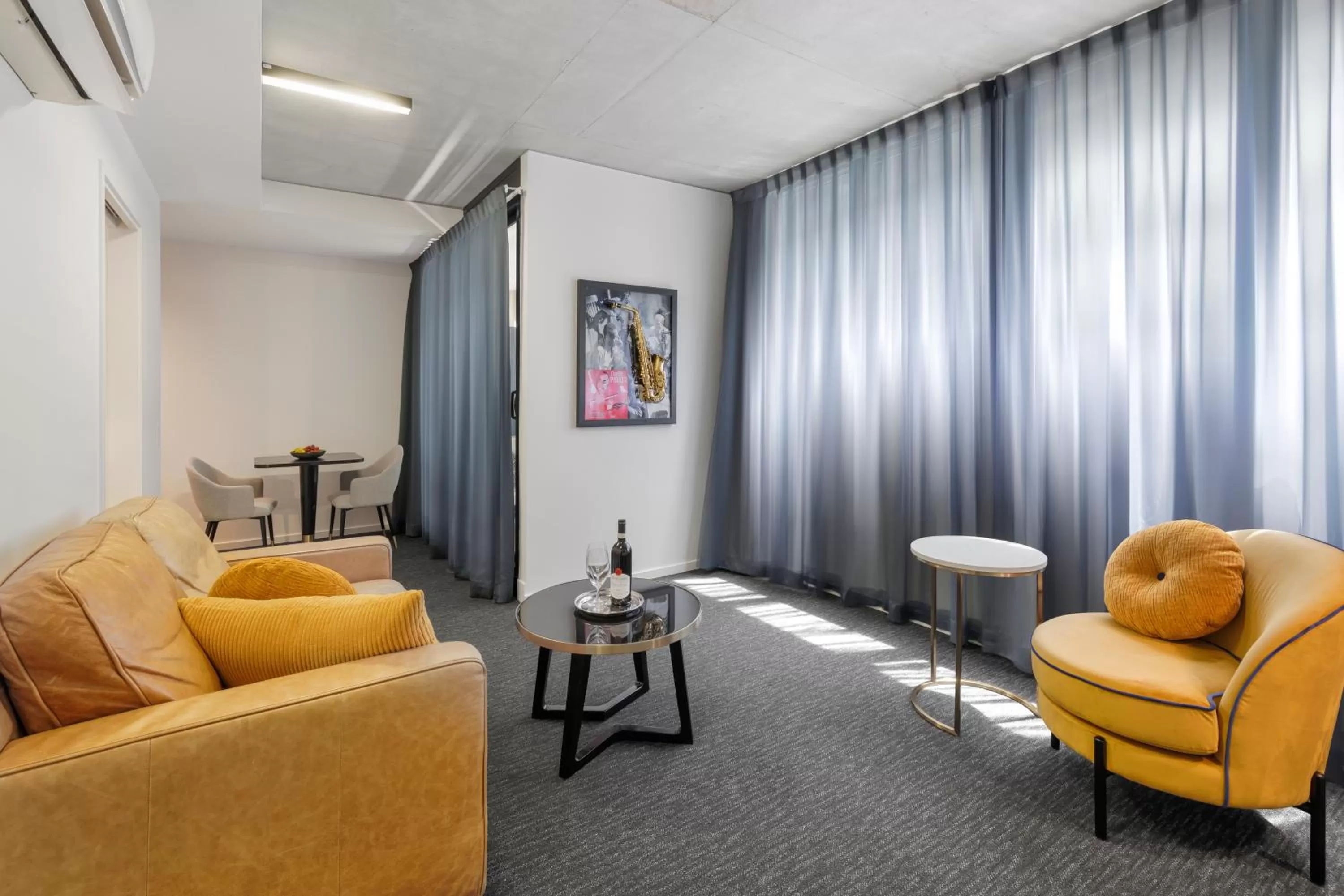 Living room, Seating Area in Mercure Melbourne St Kilda Road