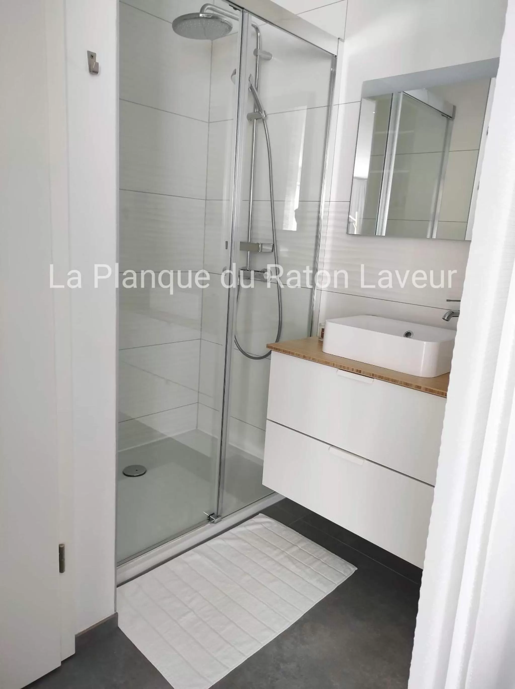 Shower in La planque du raton laveur