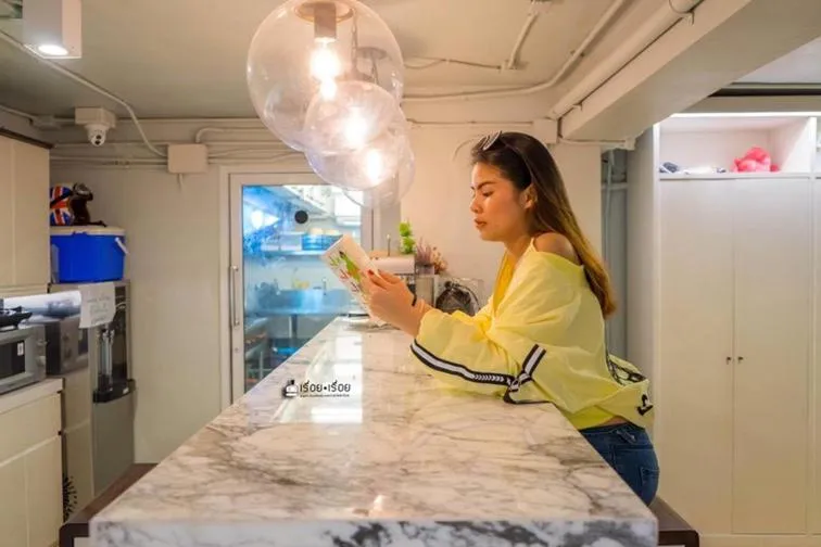 Kinnon Deluxe Hostel Coworking Cafe