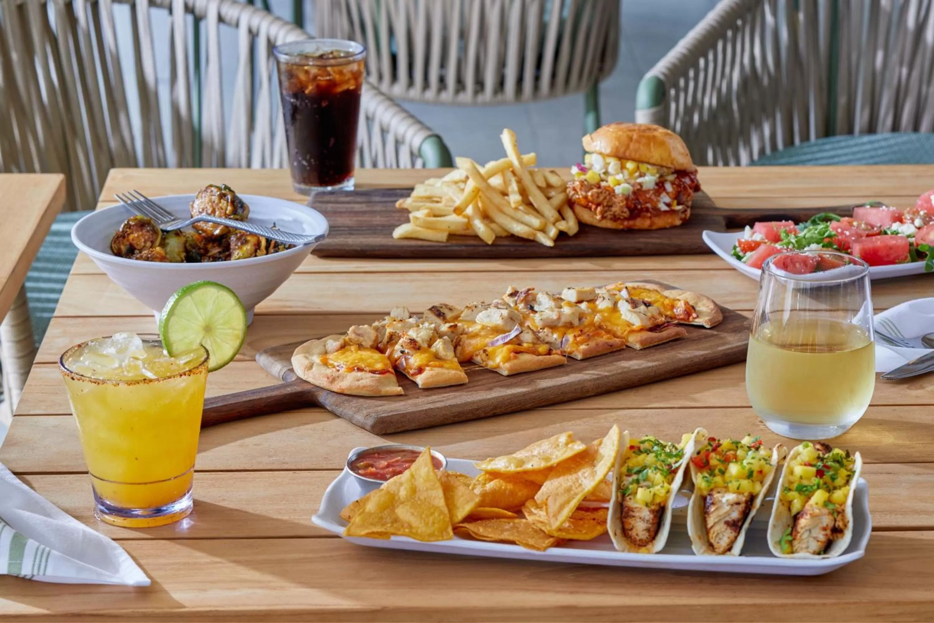 Lounge or bar in SpringHill Suites by Marriott Jacksonville Beach Oceanfront