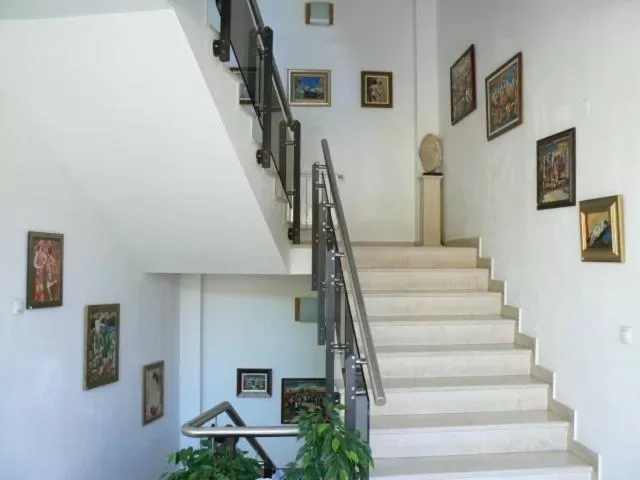 Decorative detail in Family Art Hotel Gallery