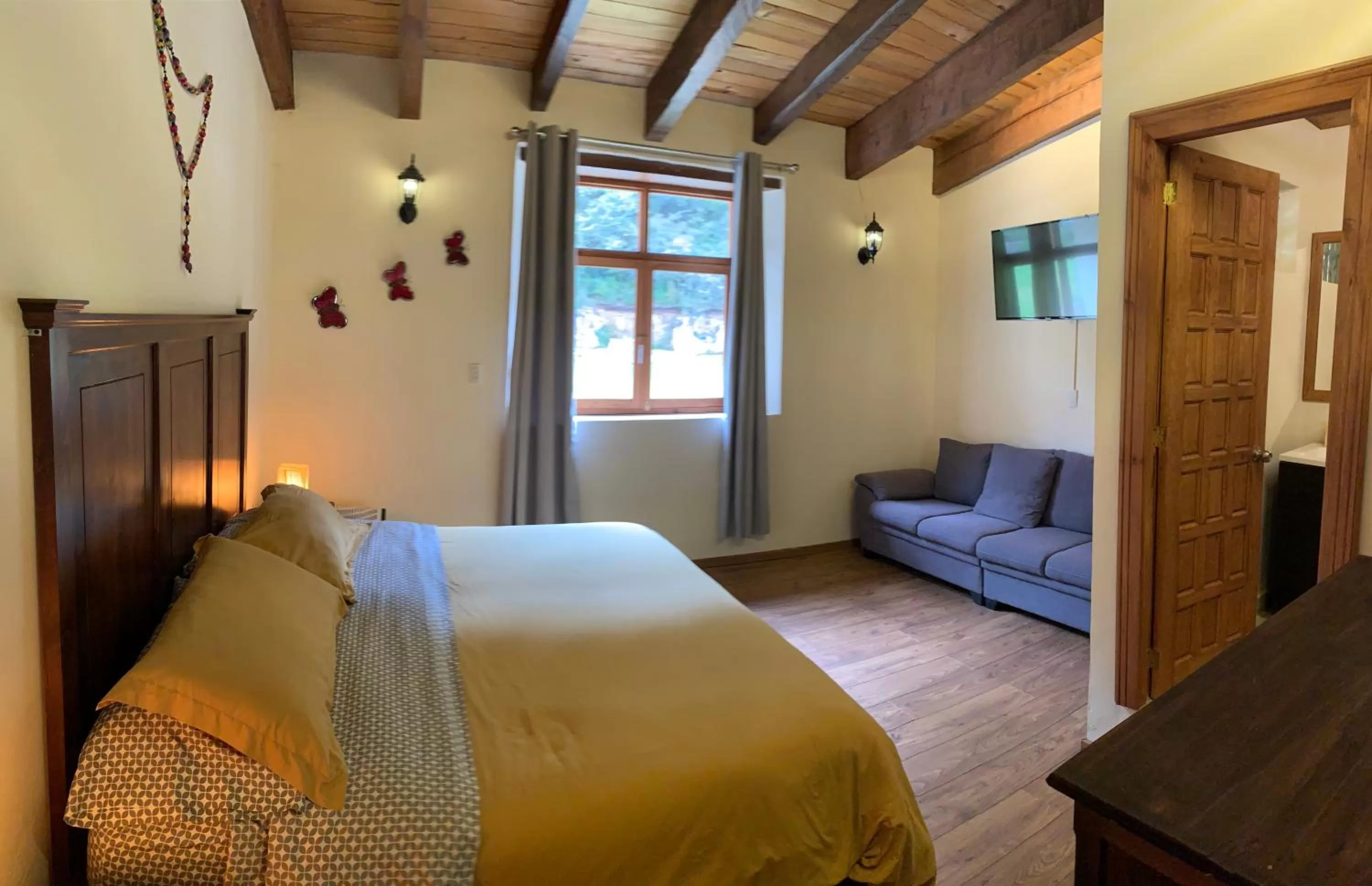 Bed in CORTIJO LA CASONA & Bungalow al Pie de la Montaña