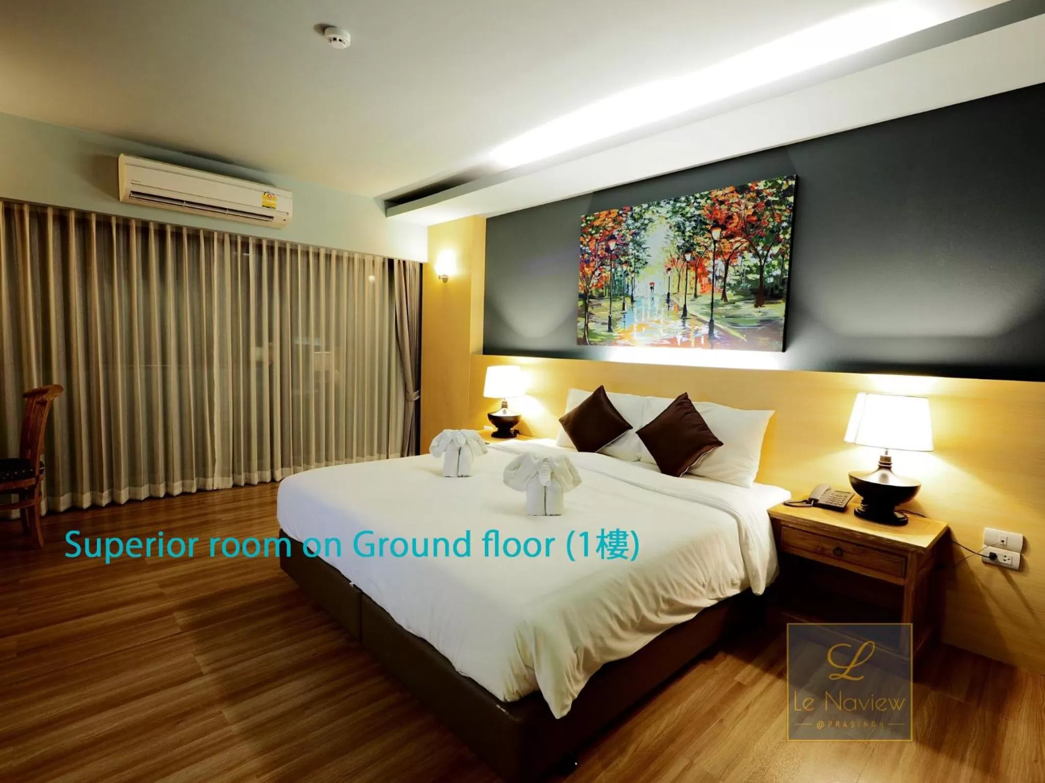 Photo of the whole room, Bed in Le Naview @Prasingh