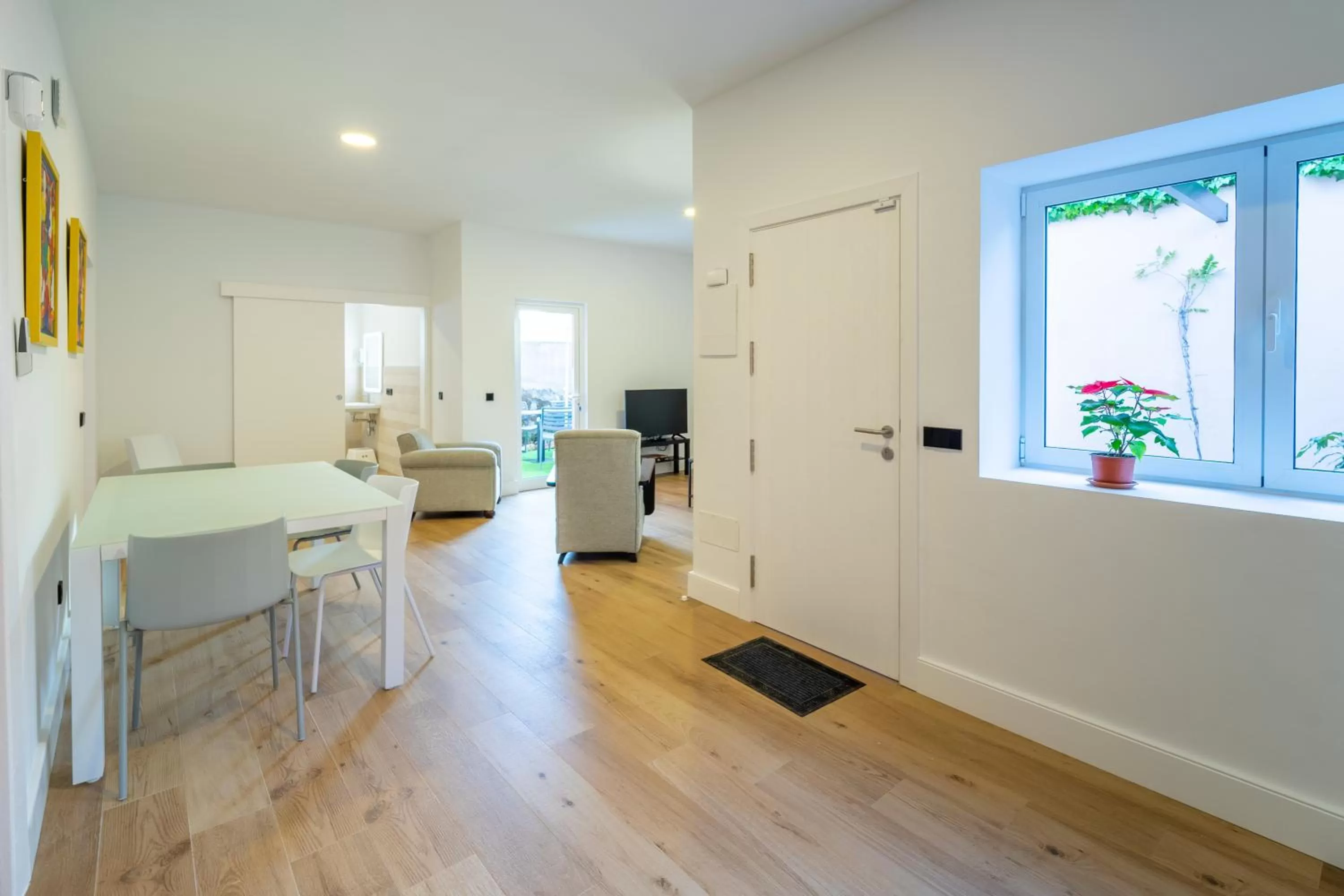 Dining area in Albor Suites
