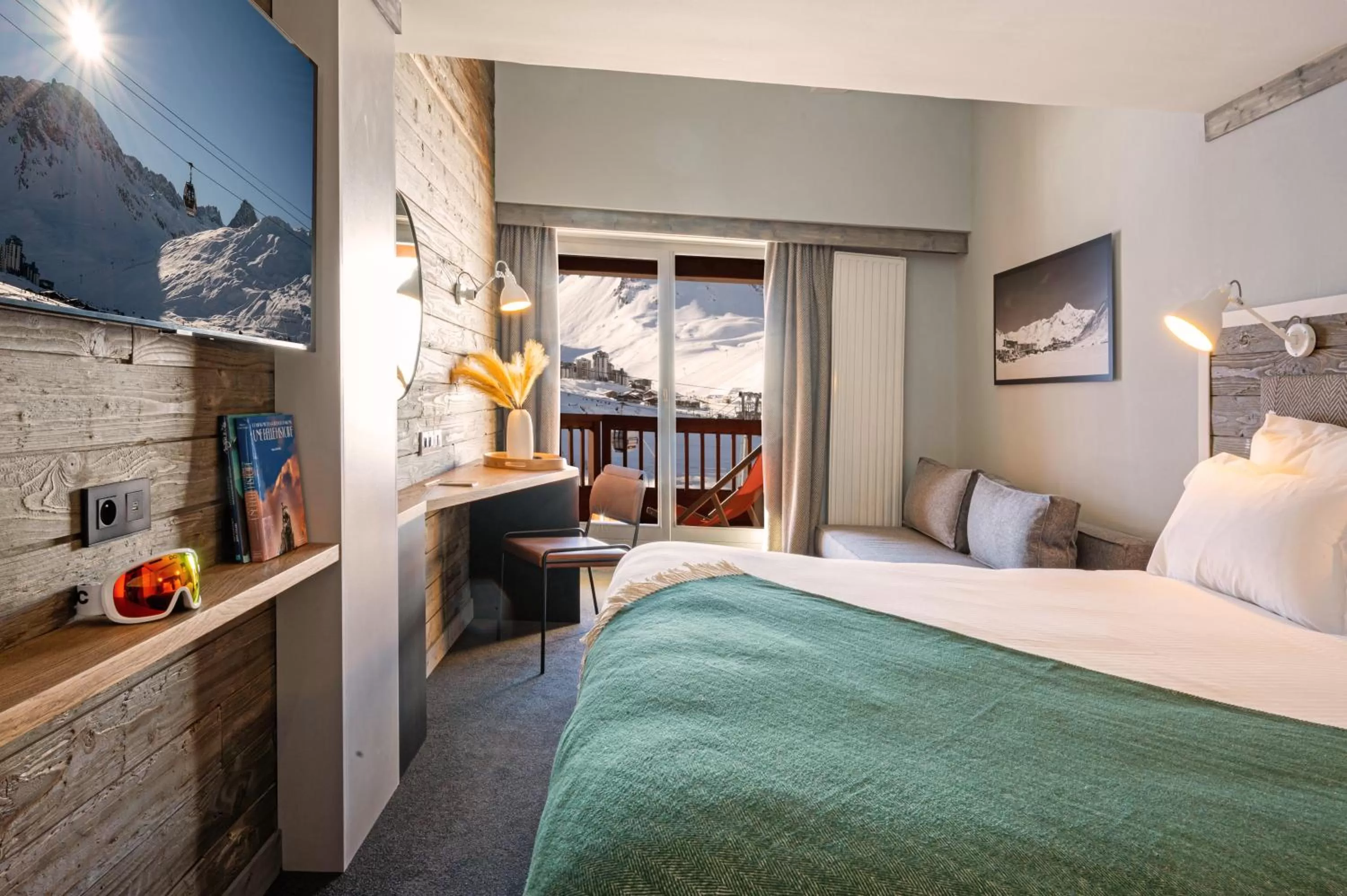 Bedroom, Bed in Hôtel Le Levanna by Les Etincelles