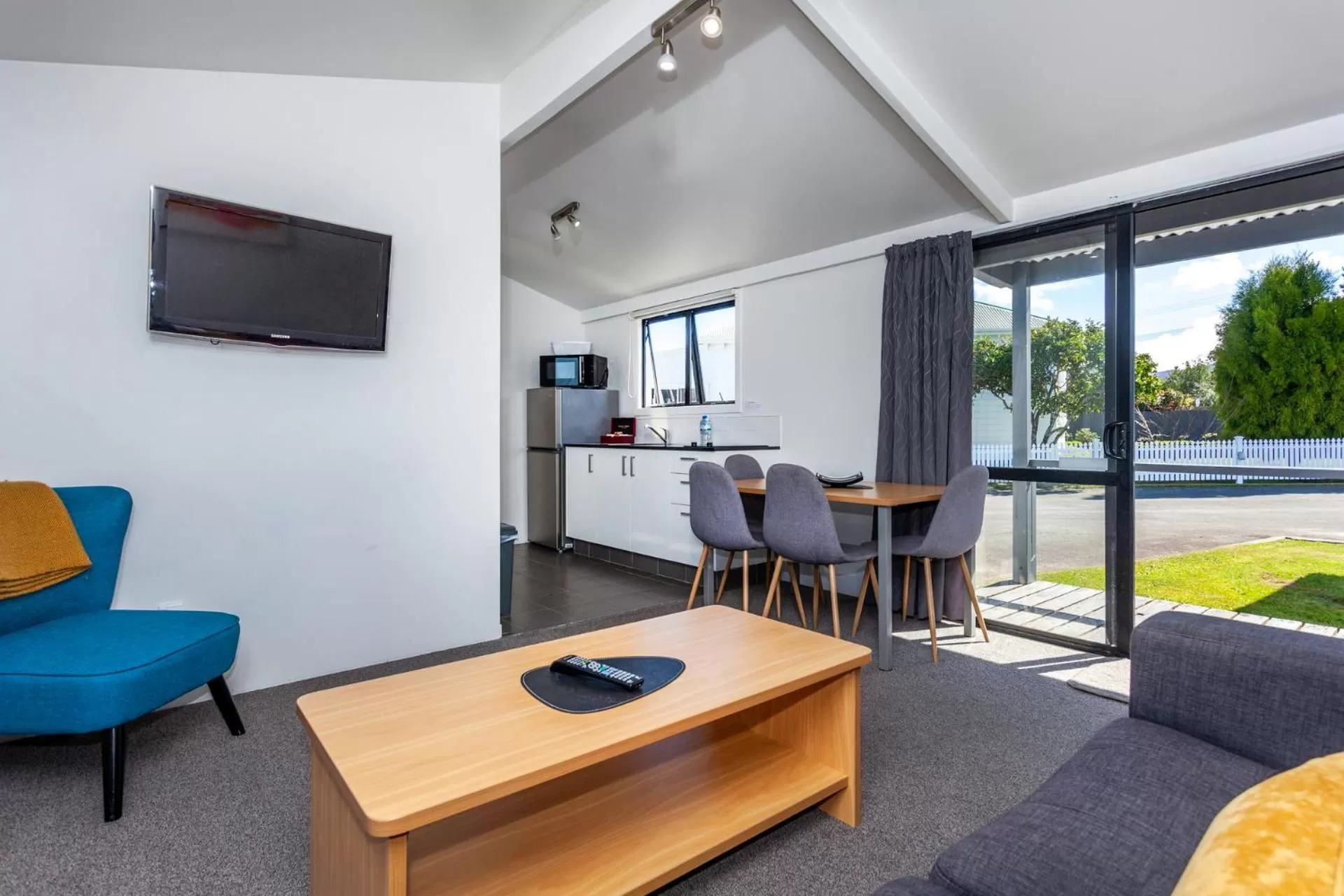 Dining area in Tidewater Motel & Tourist Park